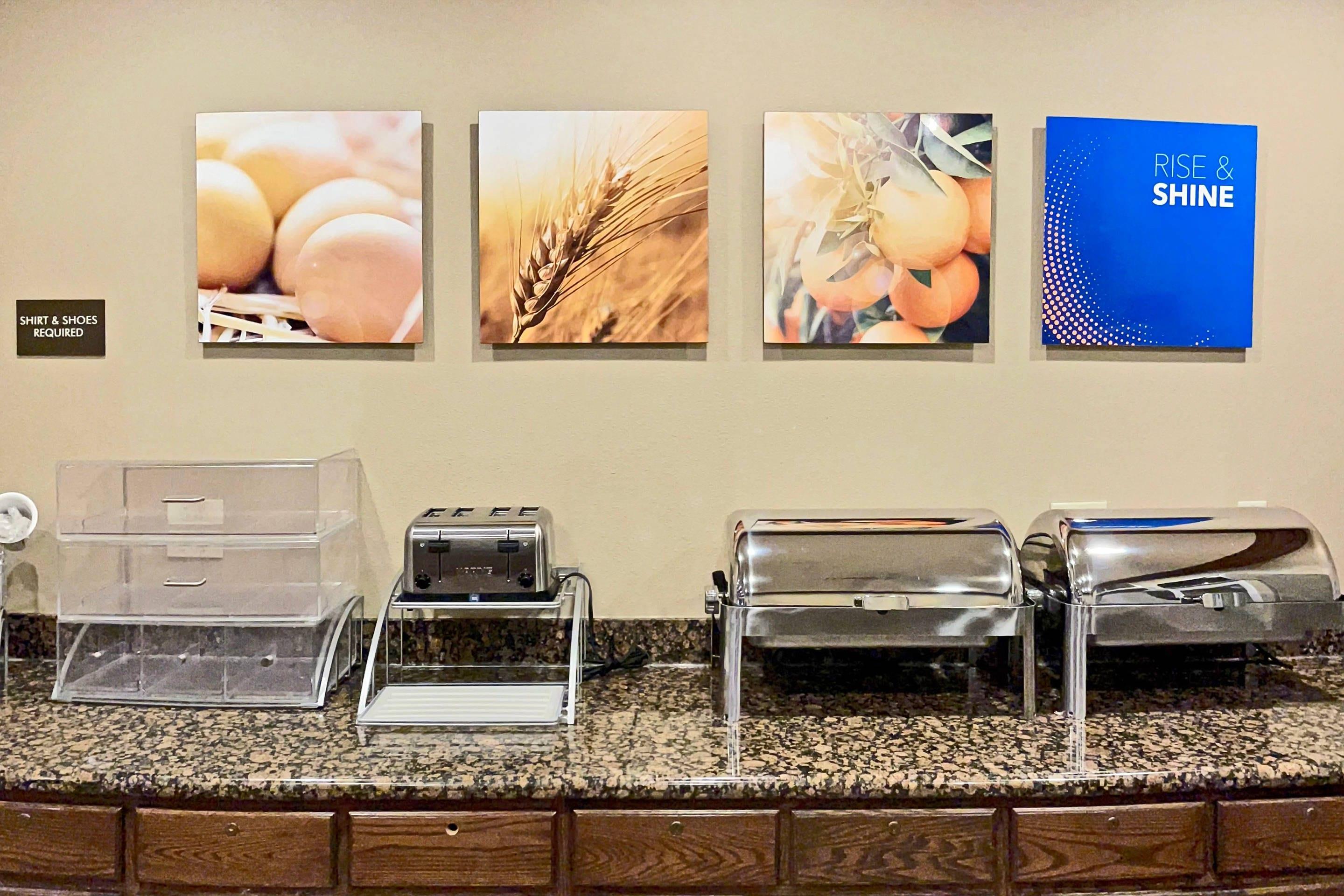 Breakfast area | Comfort Suites Oshkosh