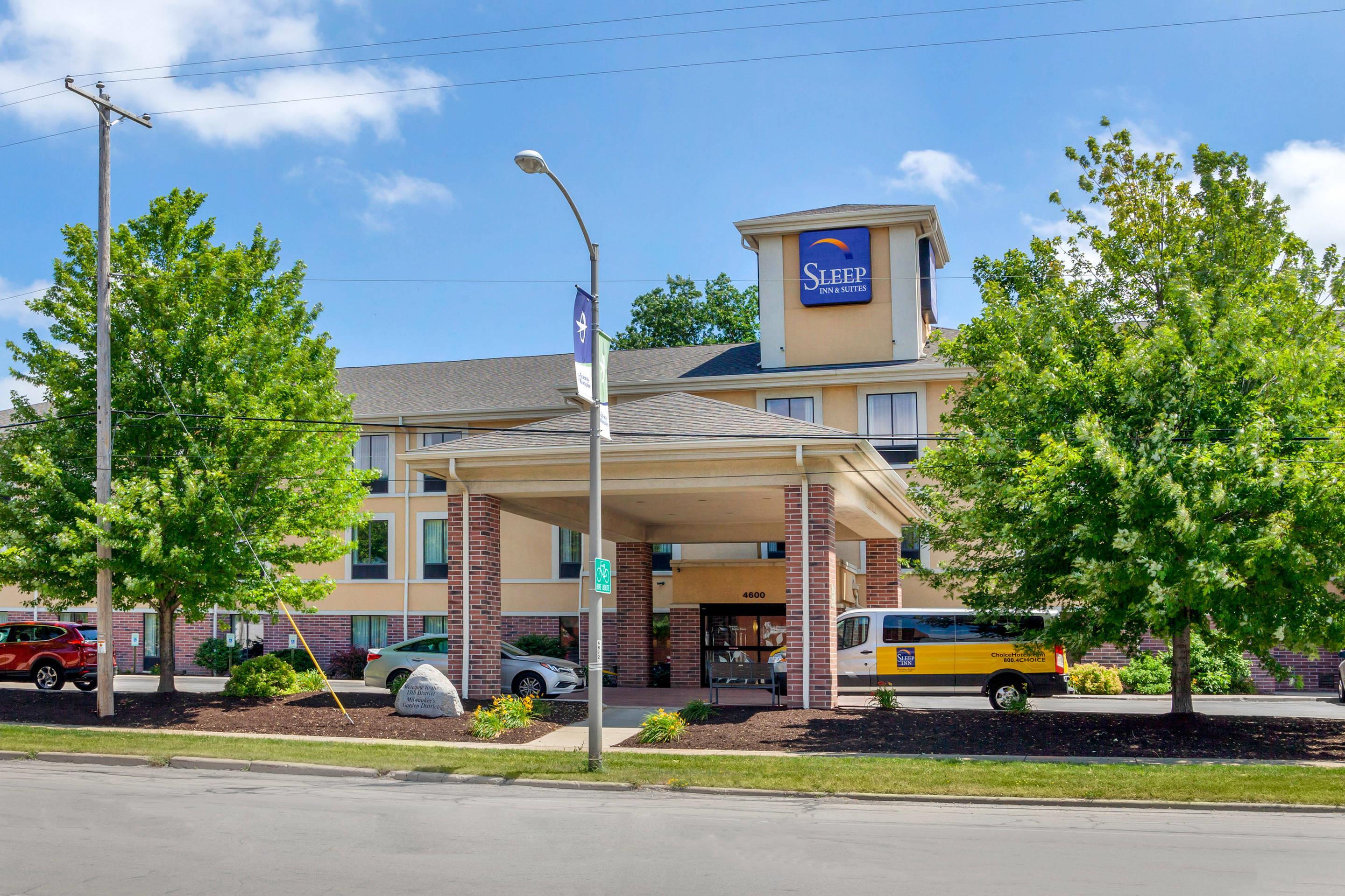 Hotel exterior | Sleep Inn & Suites Airport Milwaukee
