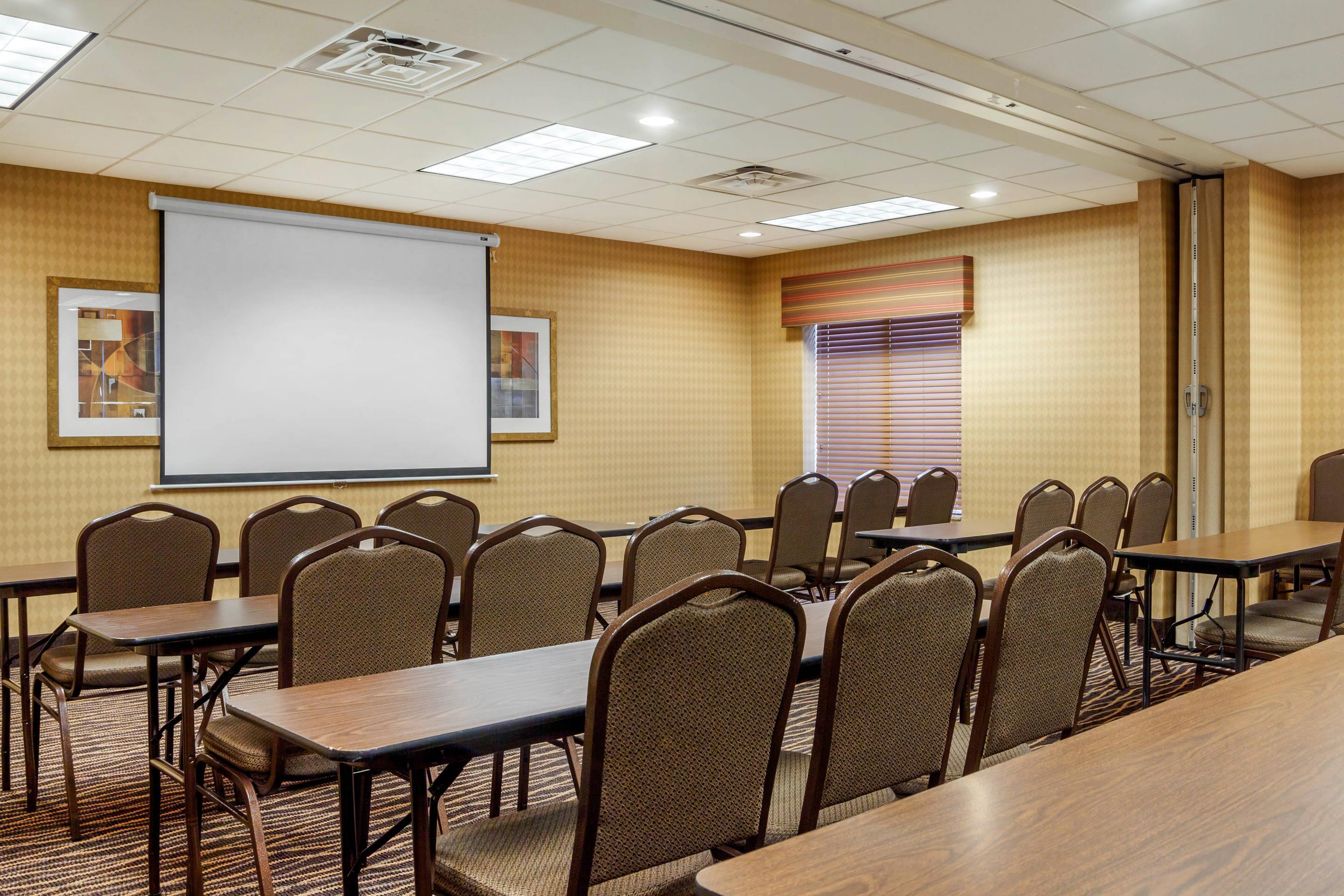 Meeting room | Sleep Inn & Suites Airport Milwaukee