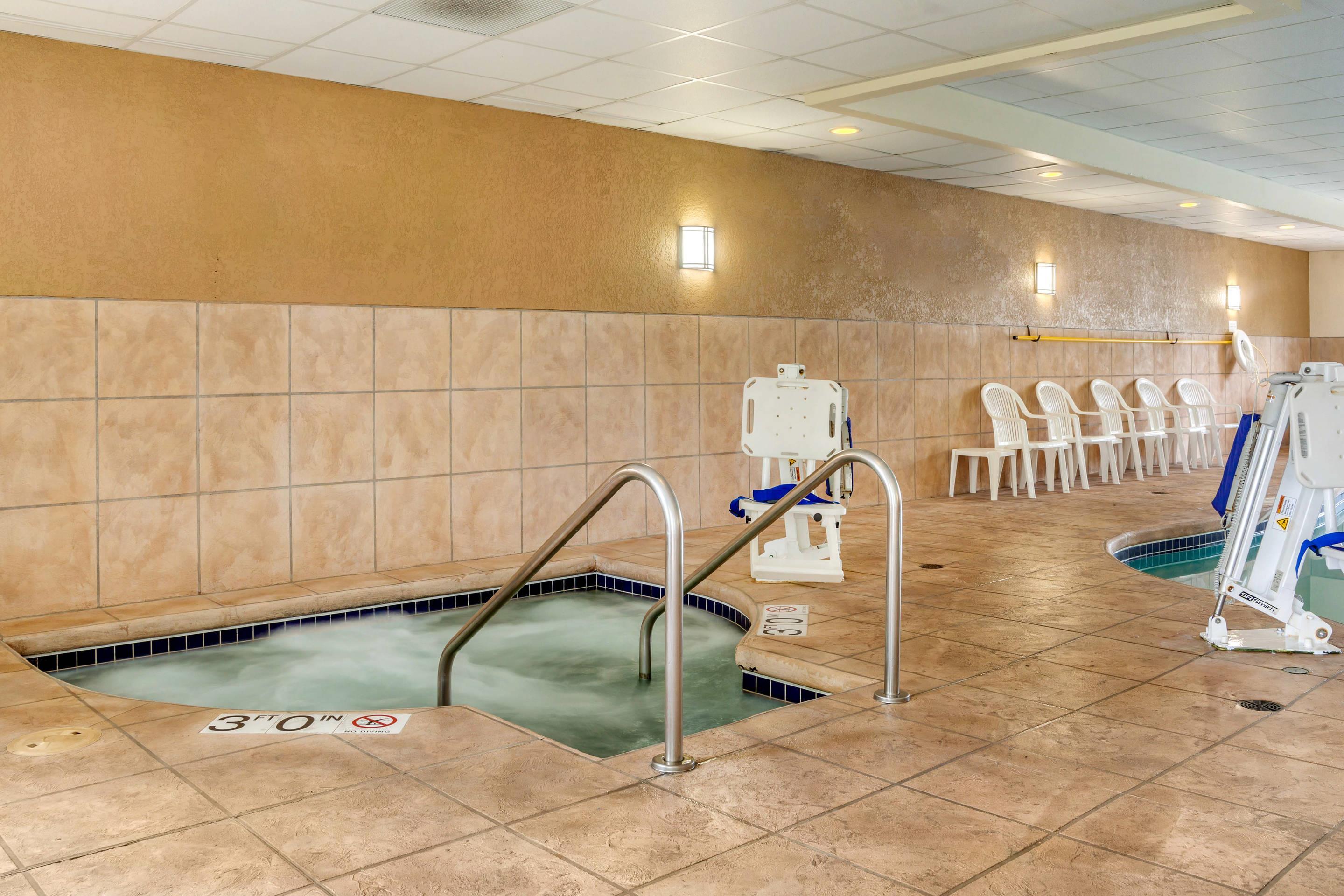 Indoor pool | Sleep Inn & Suites Airport Milwaukee