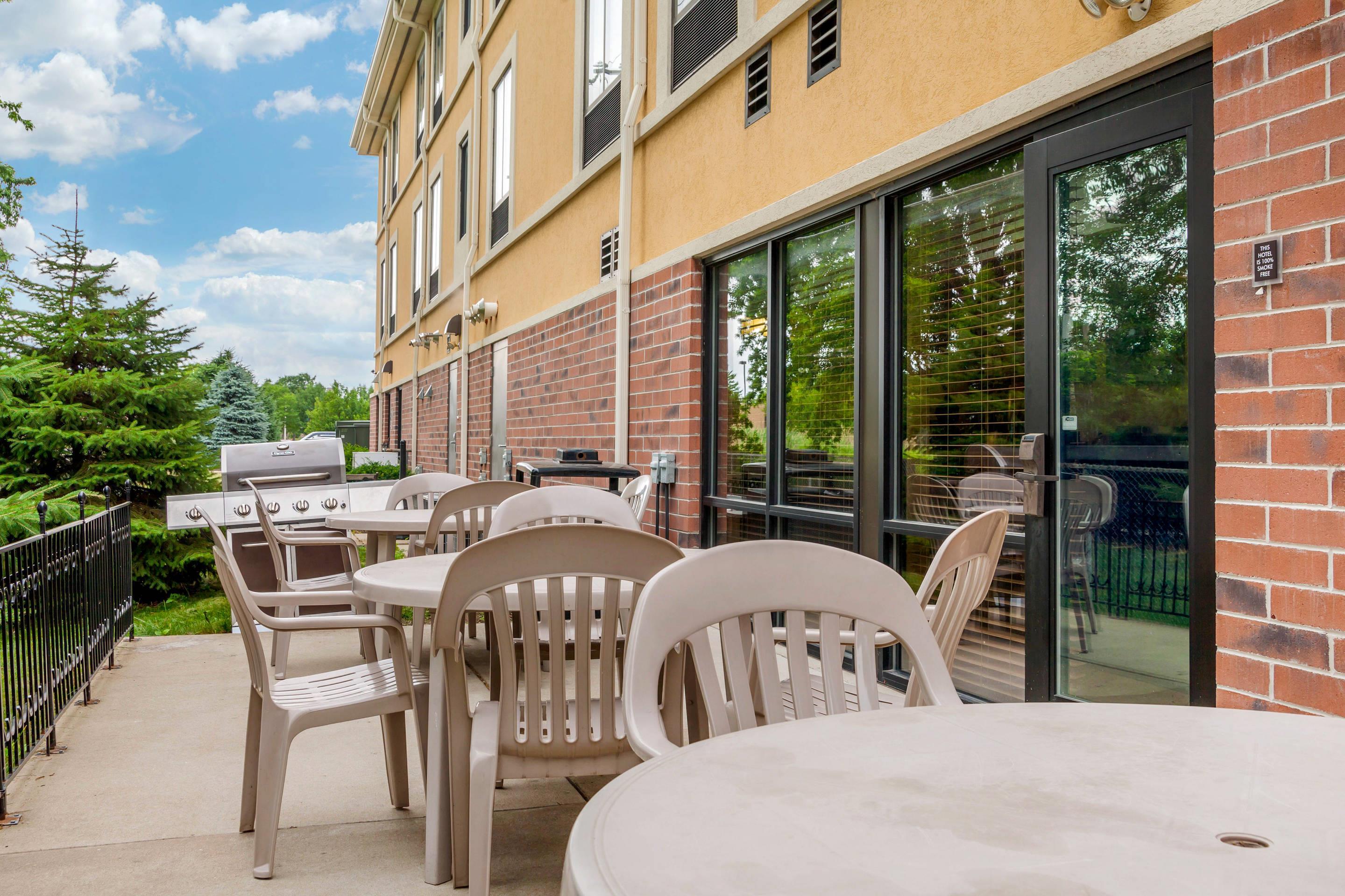 Patio | Sleep Inn & Suites Airport Milwaukee