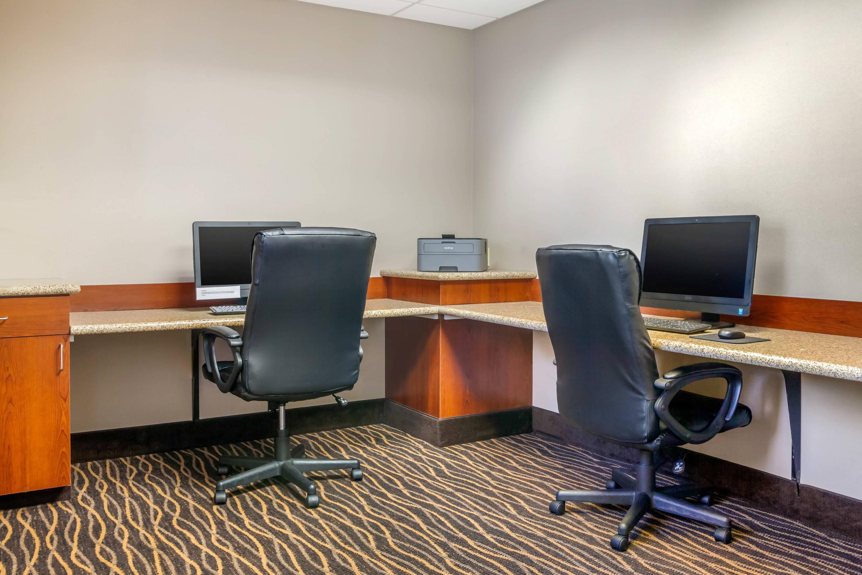 Business center | Sleep Inn & Suites Airport Milwaukee