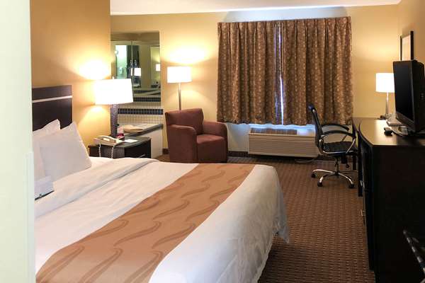 Suite - Quality Inn & Suites Sun Prairie - US 151, Exit 103