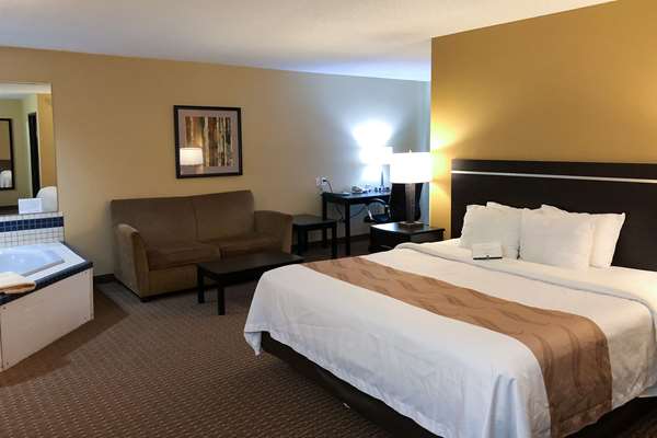 Suite - Quality Inn & Suites Sun Prairie - US 151, Exit 103