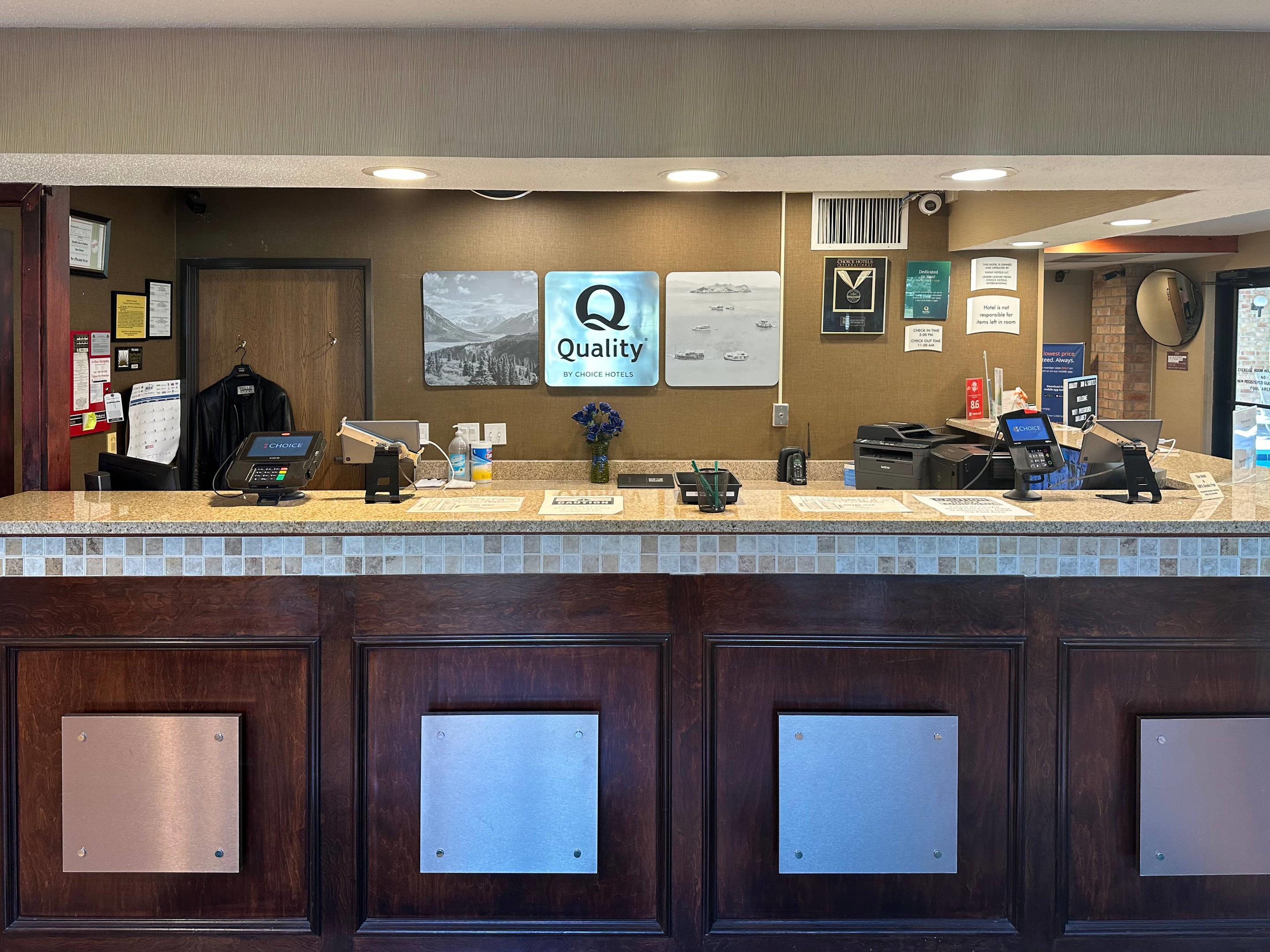 Front desk | Quality Inn & Suites Sun Prairie Madison East