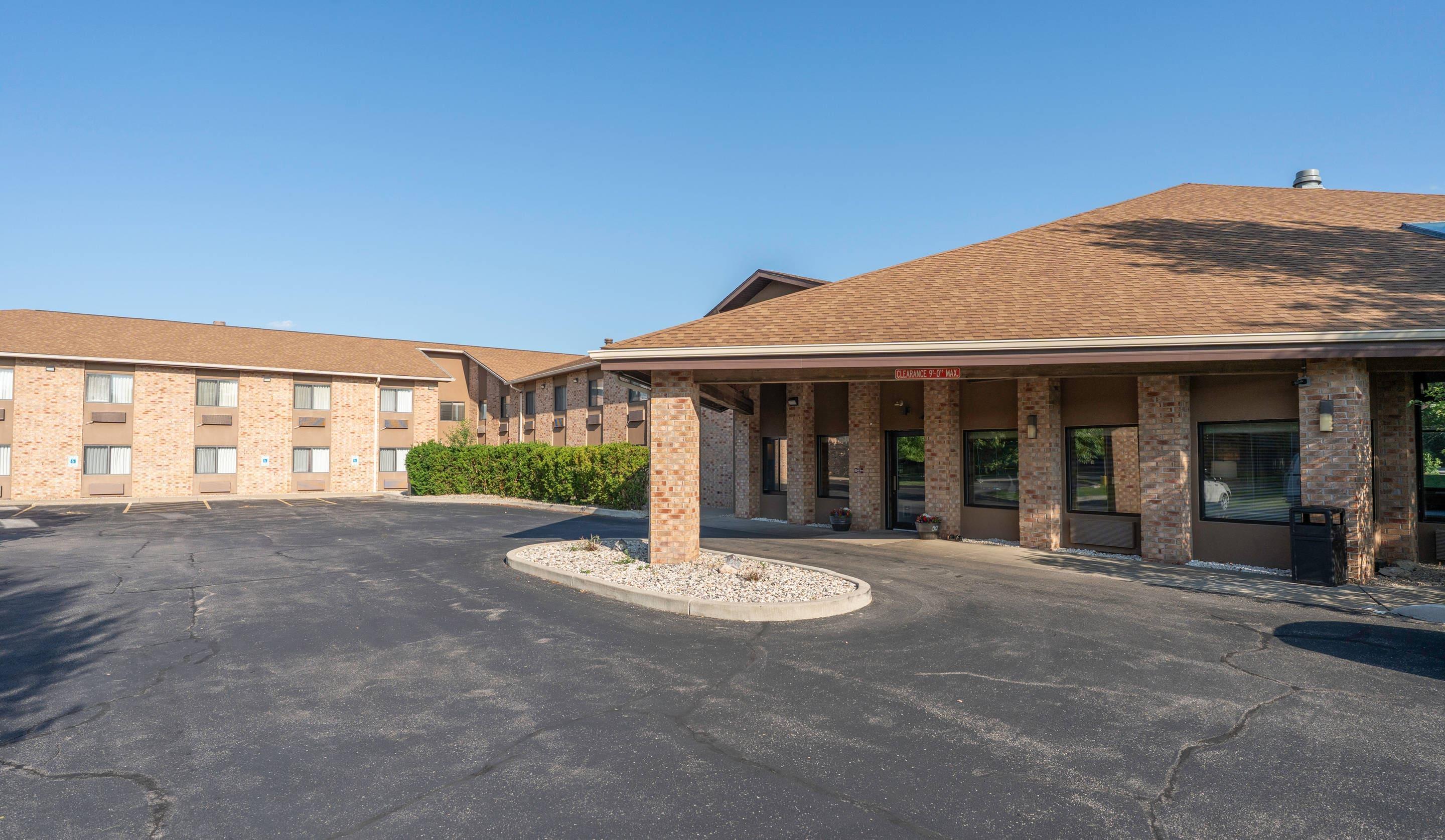 Hotel exterior | Quality Inn & Suites Sun Prairie Madison East