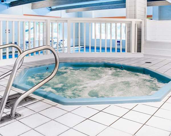 Pool - Quality Inn Rhinelander