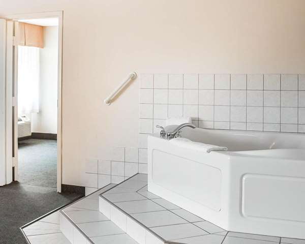 Suite - Quality Inn Rhinelander