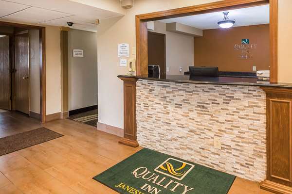  - Quality Inn Janesville - I-39 & I-90, Exit 171A