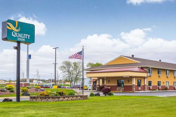 Exterior view - Quality Inn Janesville - I-39 & I-90, Exit 171A