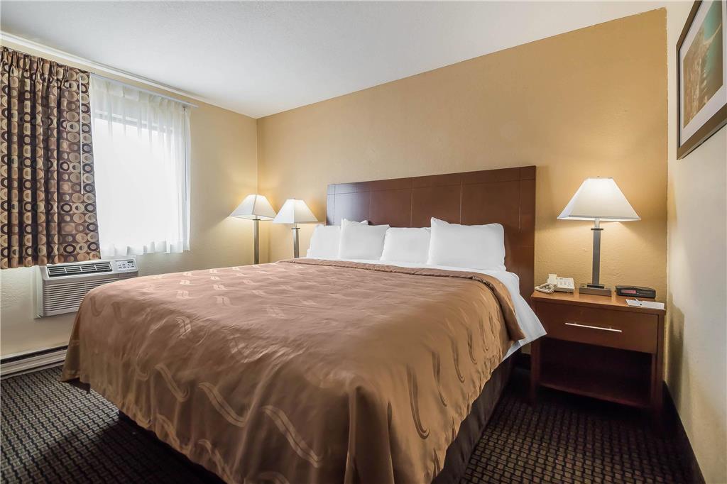 QUALITY INN JANESVILLE NORTH-guestroom-Guest Room,On-Site.jpg