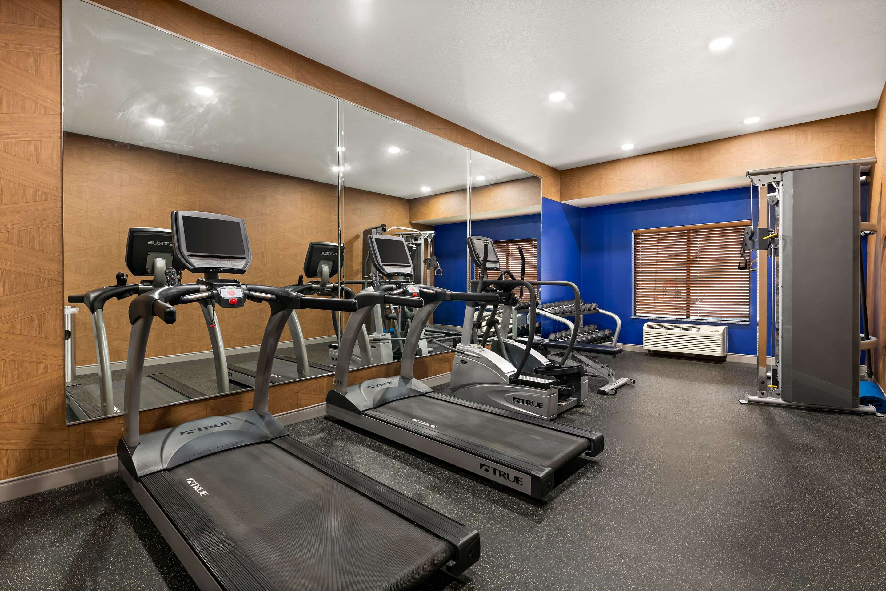 Fitness center | Comfort Suites Hudson I-94