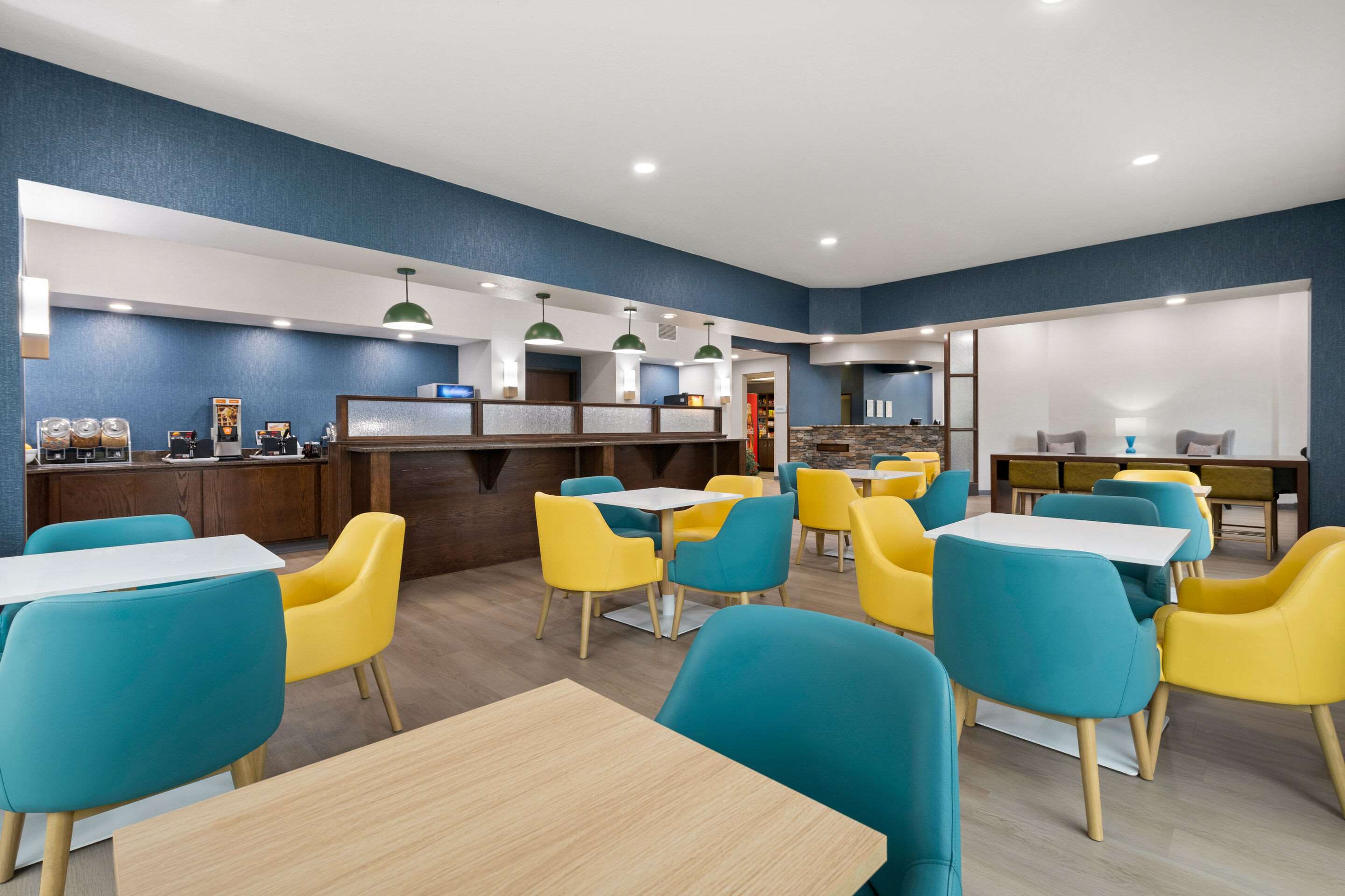 Enjoy breakfast in this seating area | Comfort Suites Hudson I-94