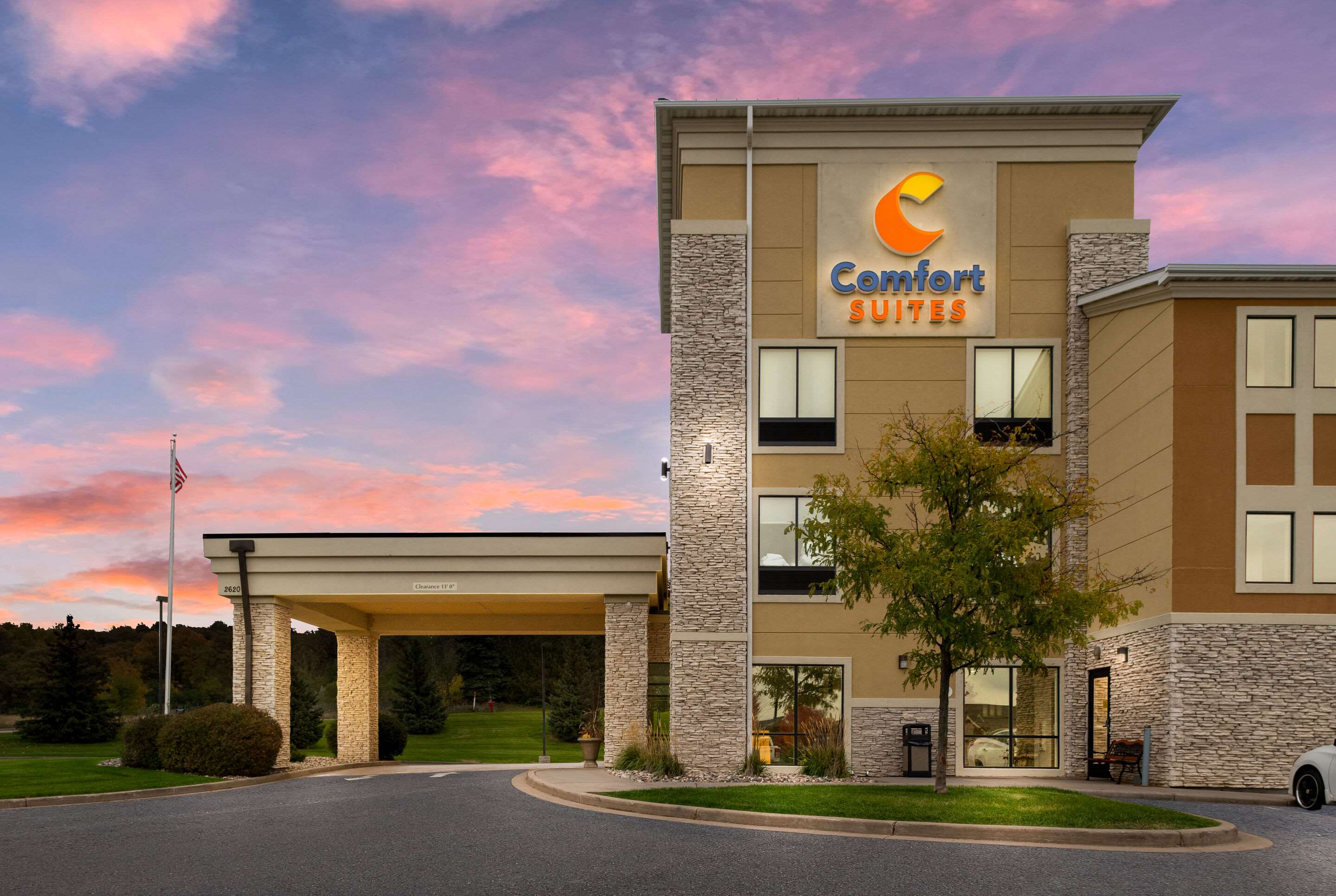 Twilight | Comfort Suites Hudson I-94