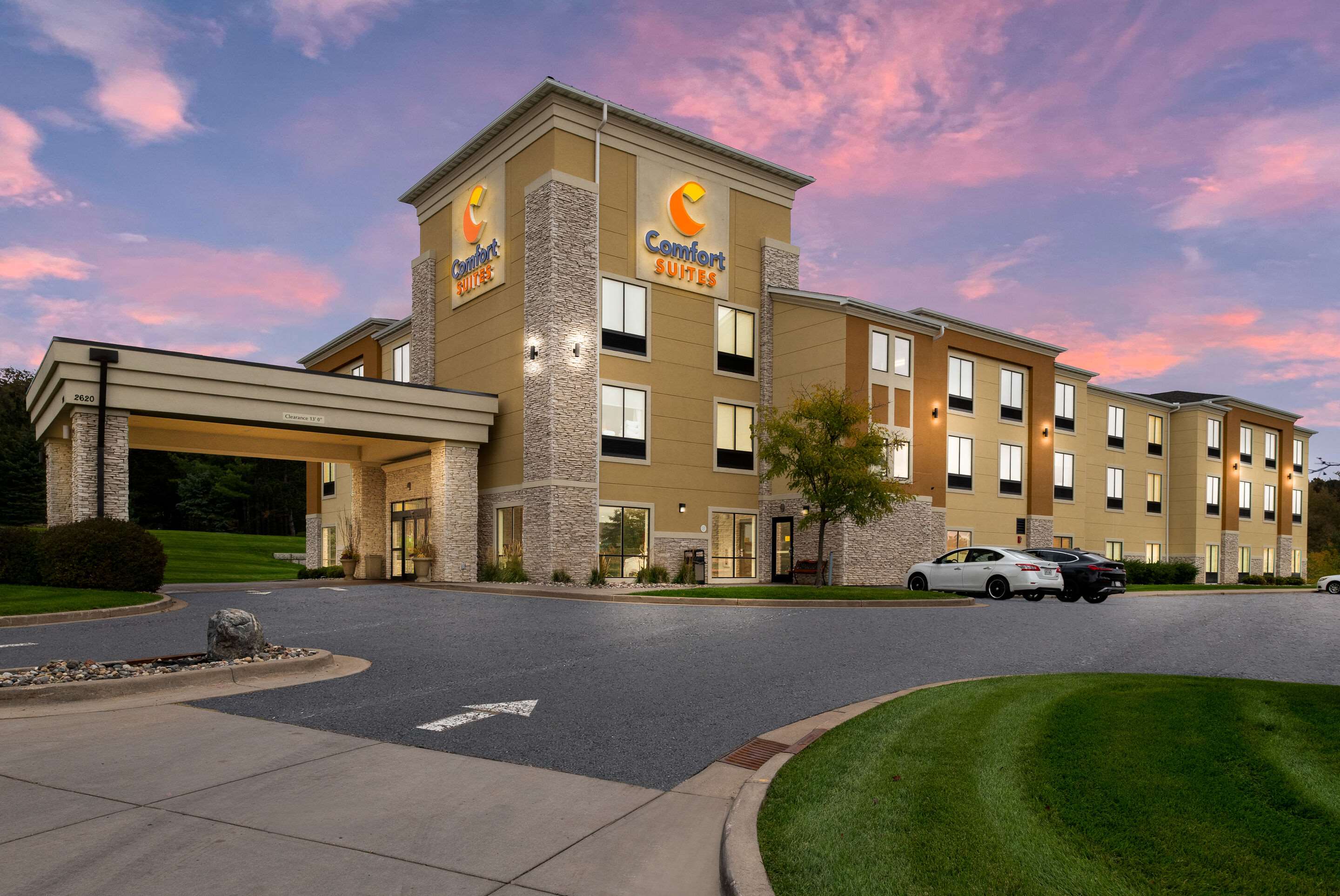 Twilight | Comfort Suites Hudson I-94