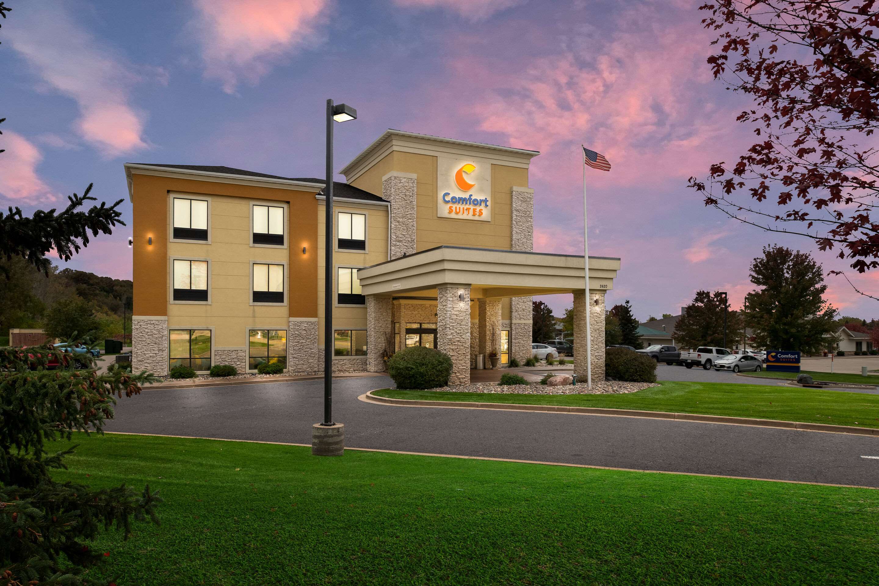 Twilight | Comfort Suites Hudson I-94