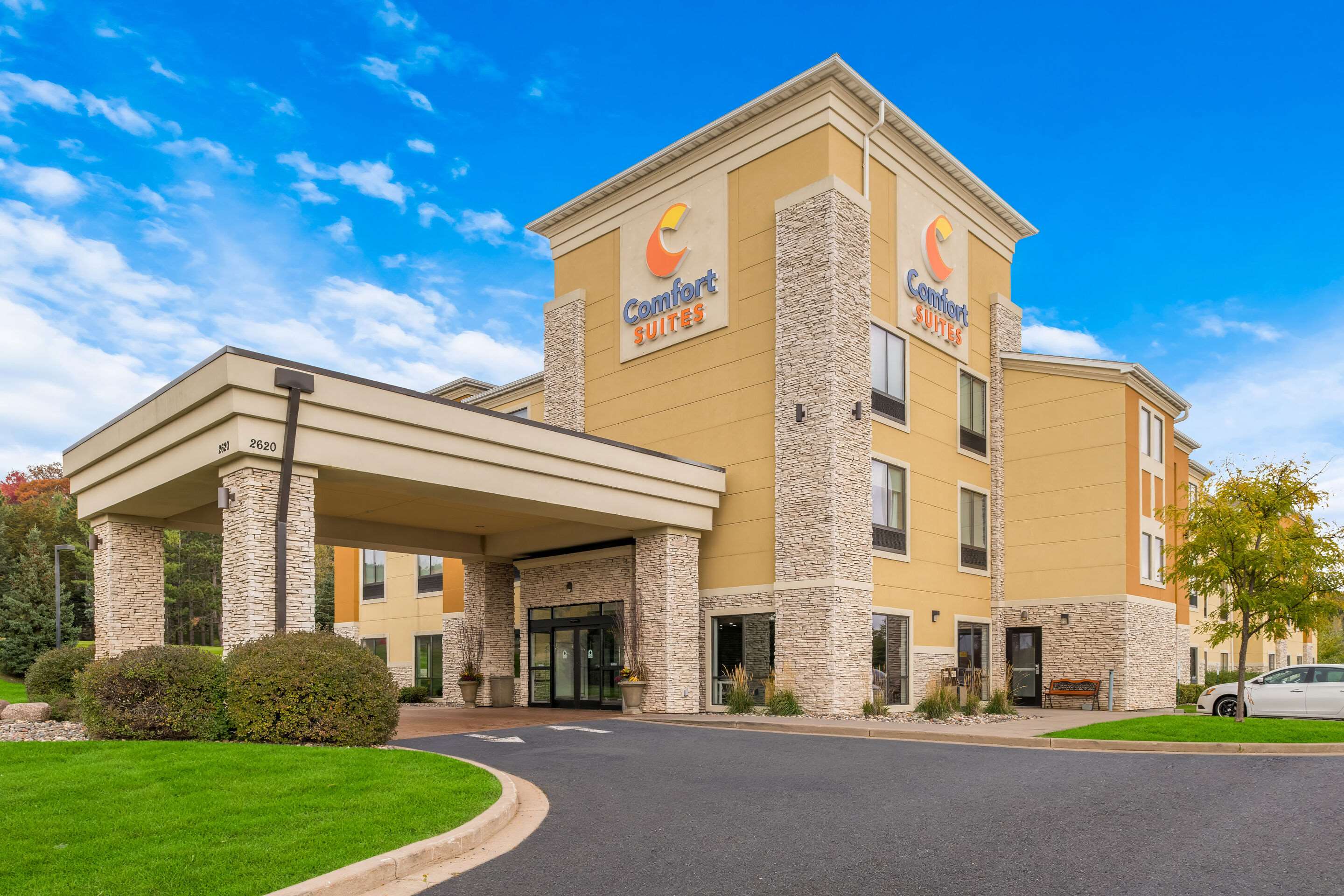 Hotel exterior | Comfort Suites Hudson I-94