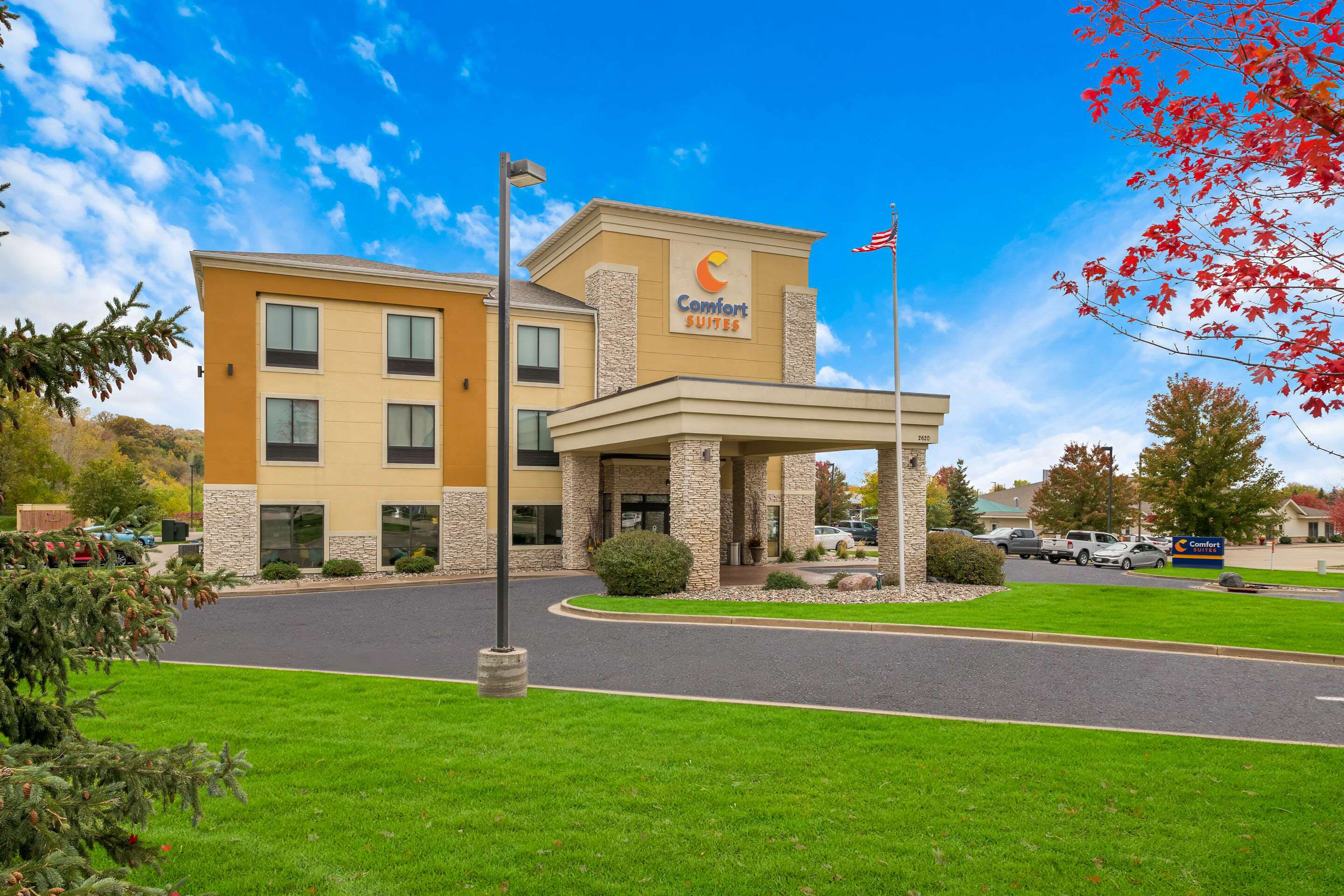 Hotel exterior | Comfort Suites Hudson I-94