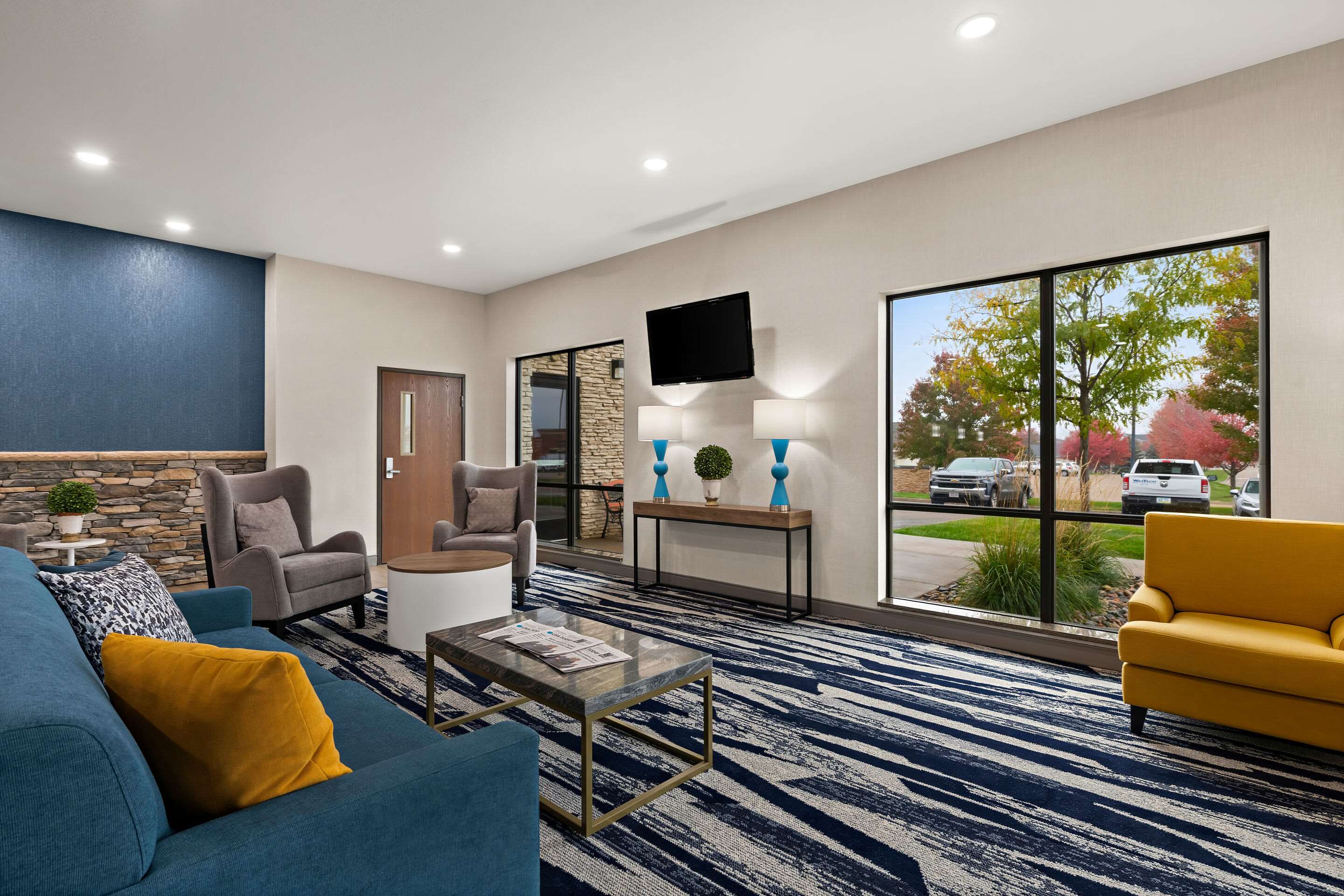Hotel lobby | Comfort Suites Hudson I-94