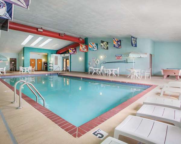 Pool - Quality Inn Lambeau Field Green Bay