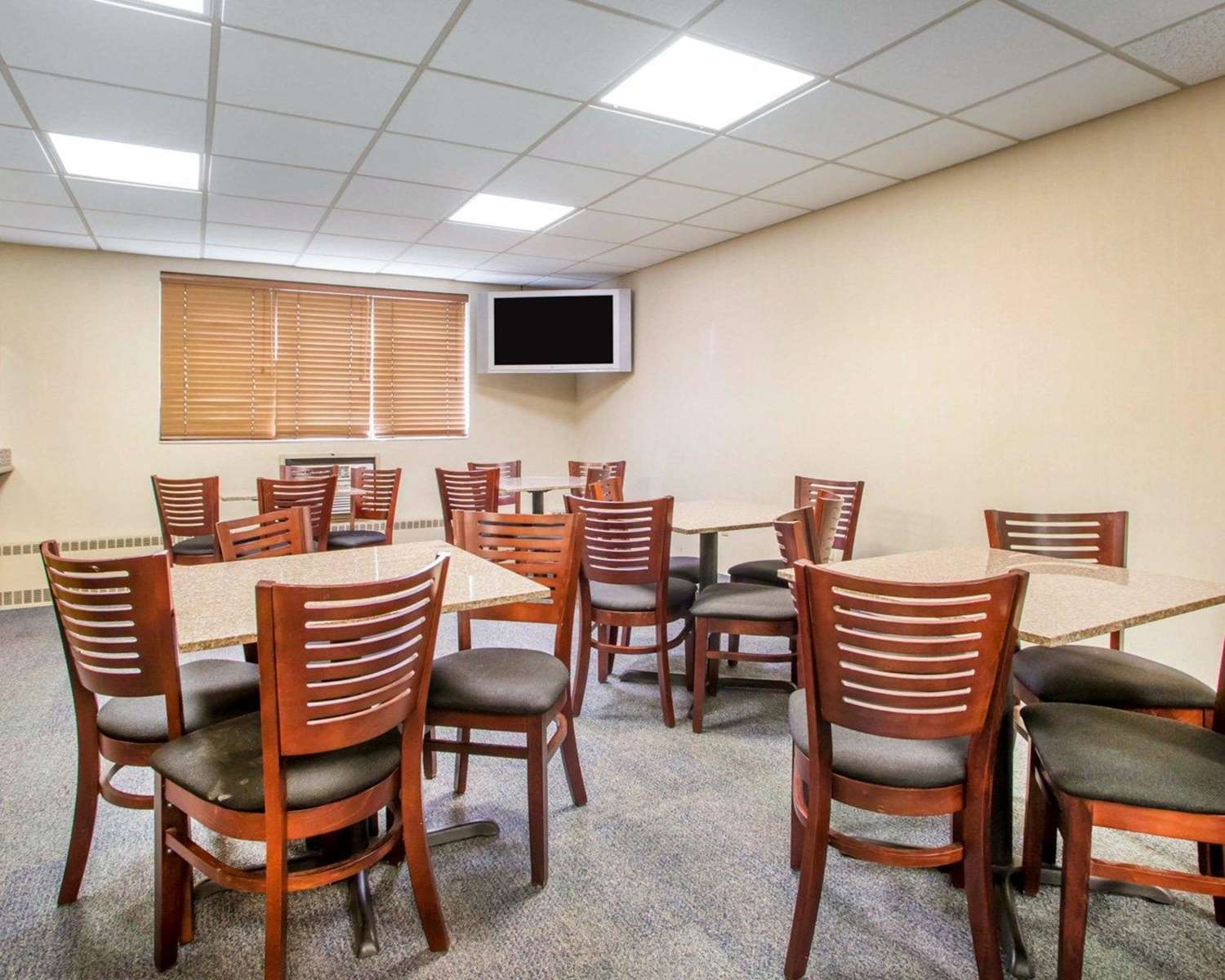 Quality Inn Lambeau Field Green Bay, WI See Discounts