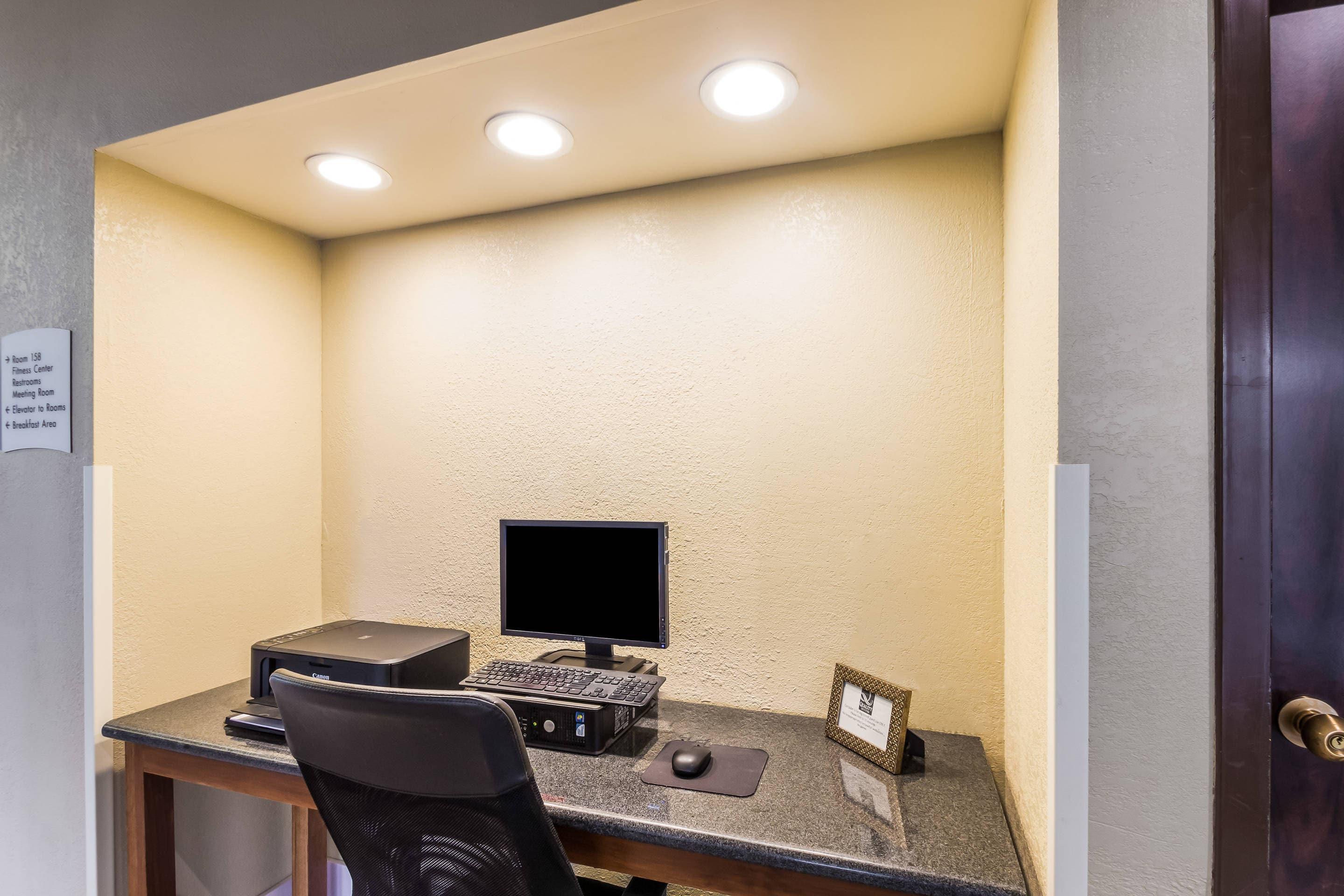 Business center | Quality Suites Milwaukee Airport