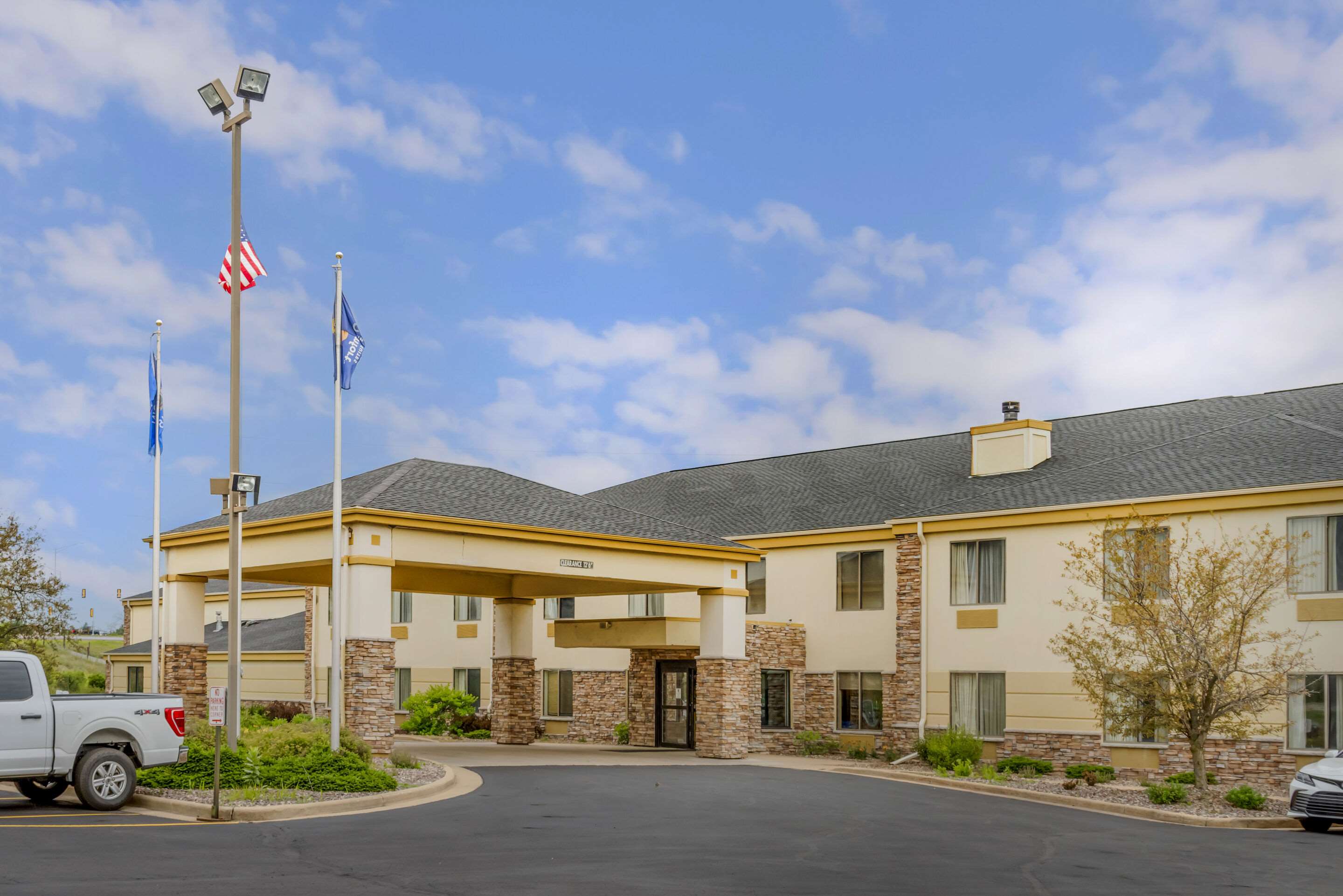 Hotel exterior | Comfort Inn & Suites Black River Falls I-94