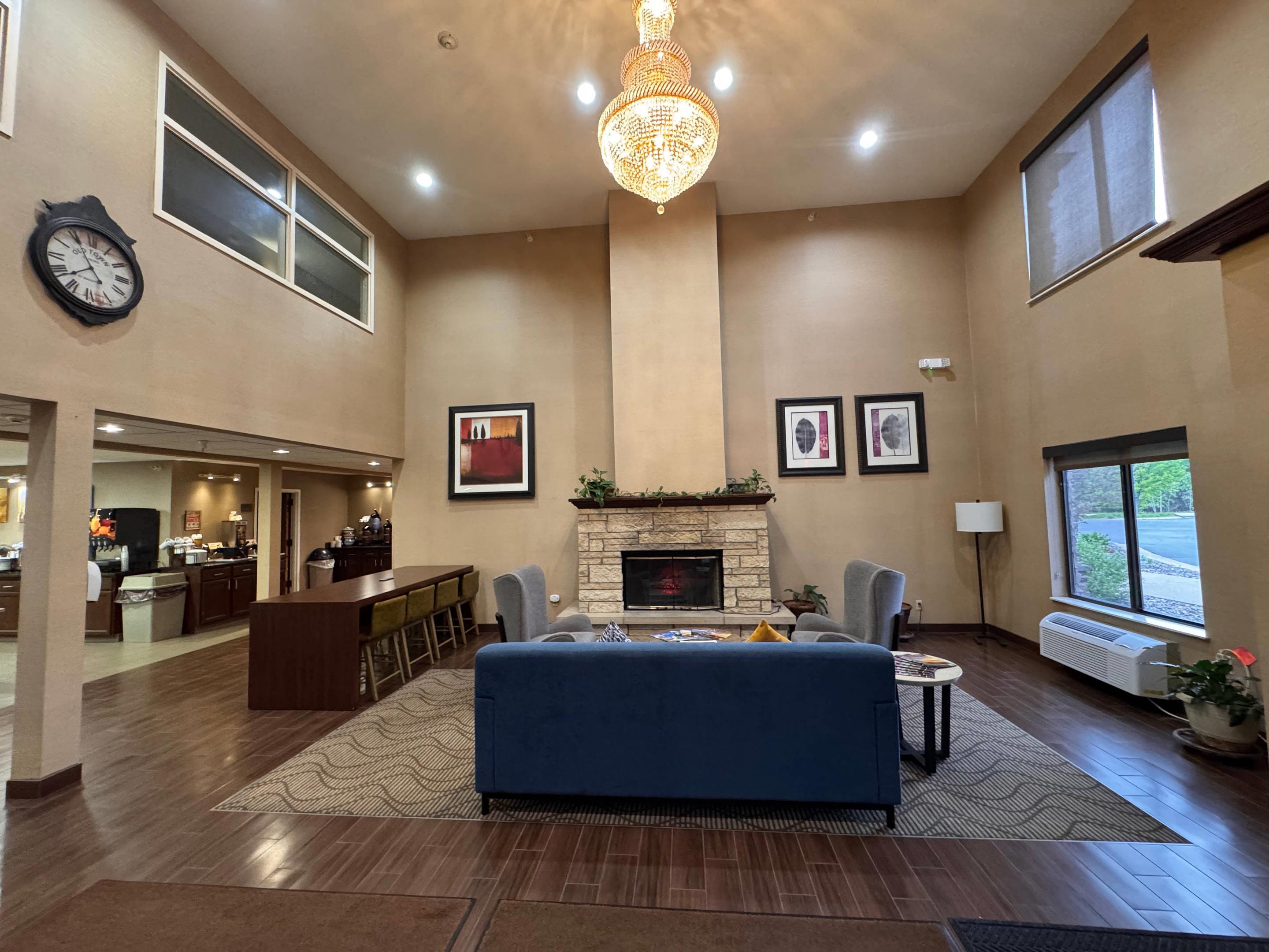 Hotel lobby | Comfort Inn & Suites Black River Falls I-94