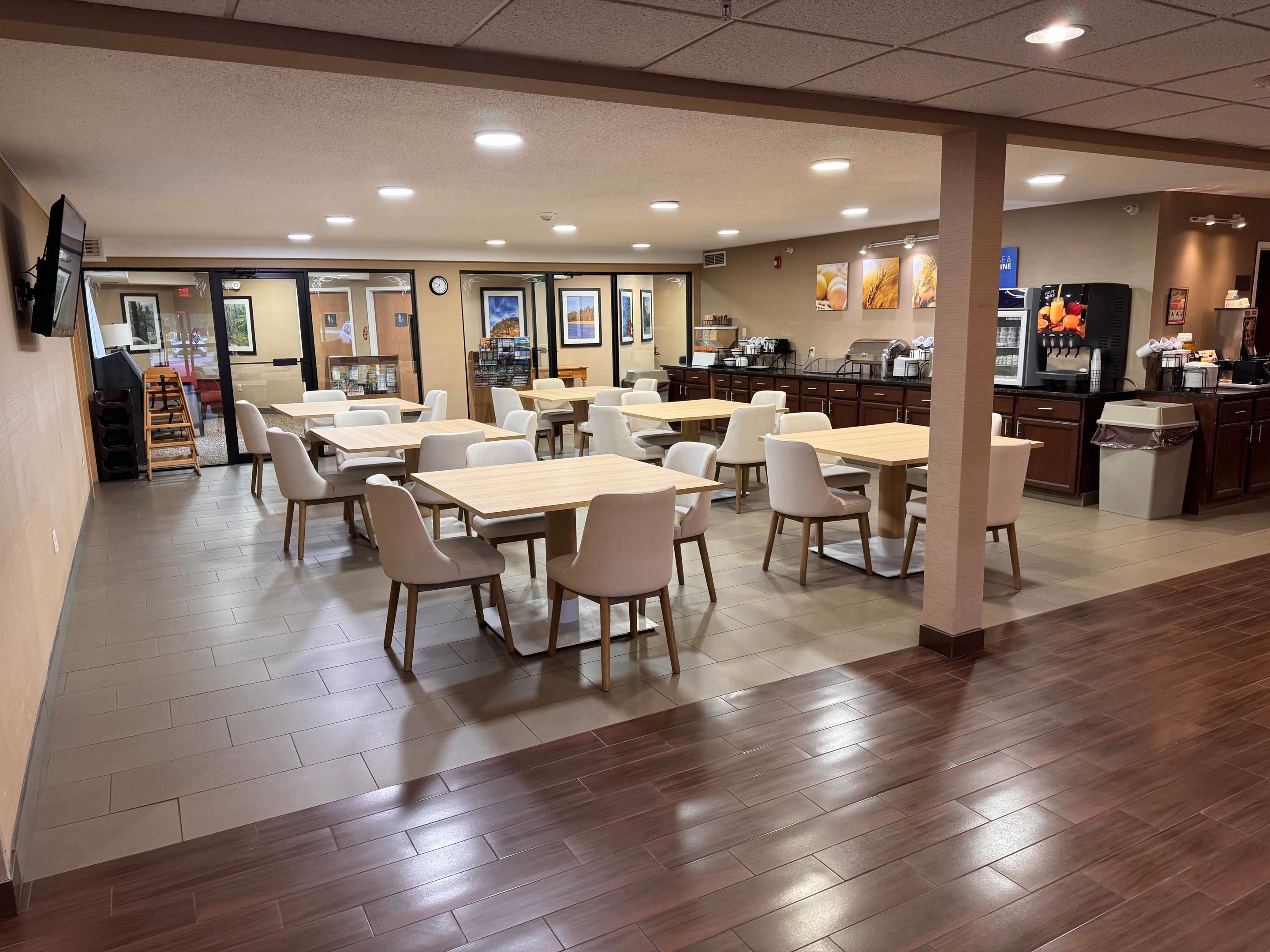 Breakfast area | Comfort Inn & Suites Black River Falls I-94