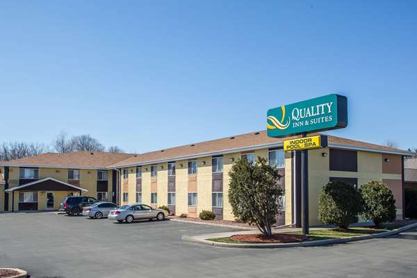 Exterior view - Quality Inn & Suites West Bend