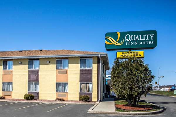 Exterior view - Quality Inn & Suites West Bend