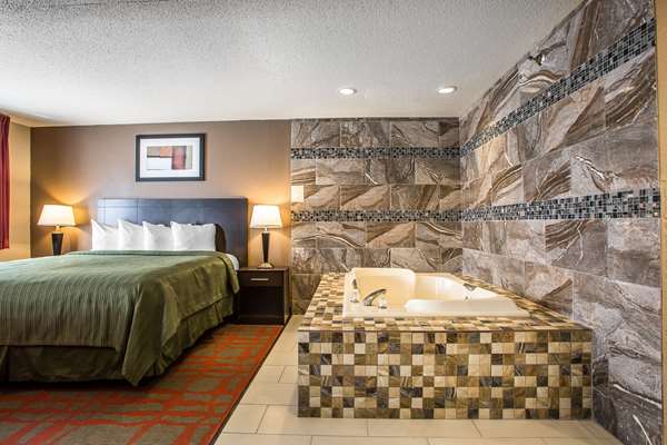 Suite - Quality Inn & Suites West Bend