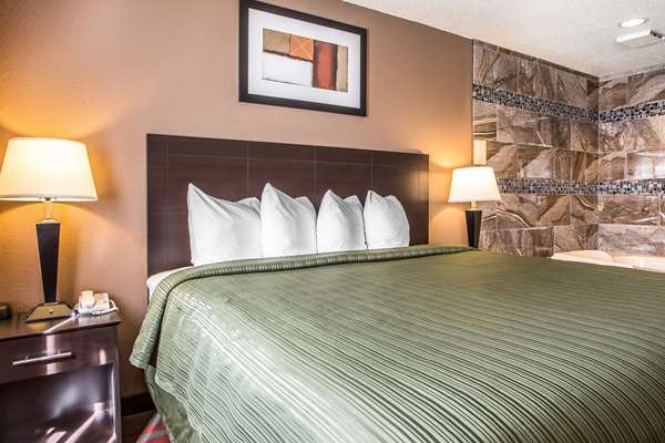 Suite - Quality Inn & Suites West Bend