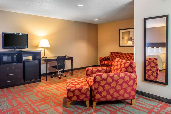 Suite - Quality Inn & Suites West Bend
