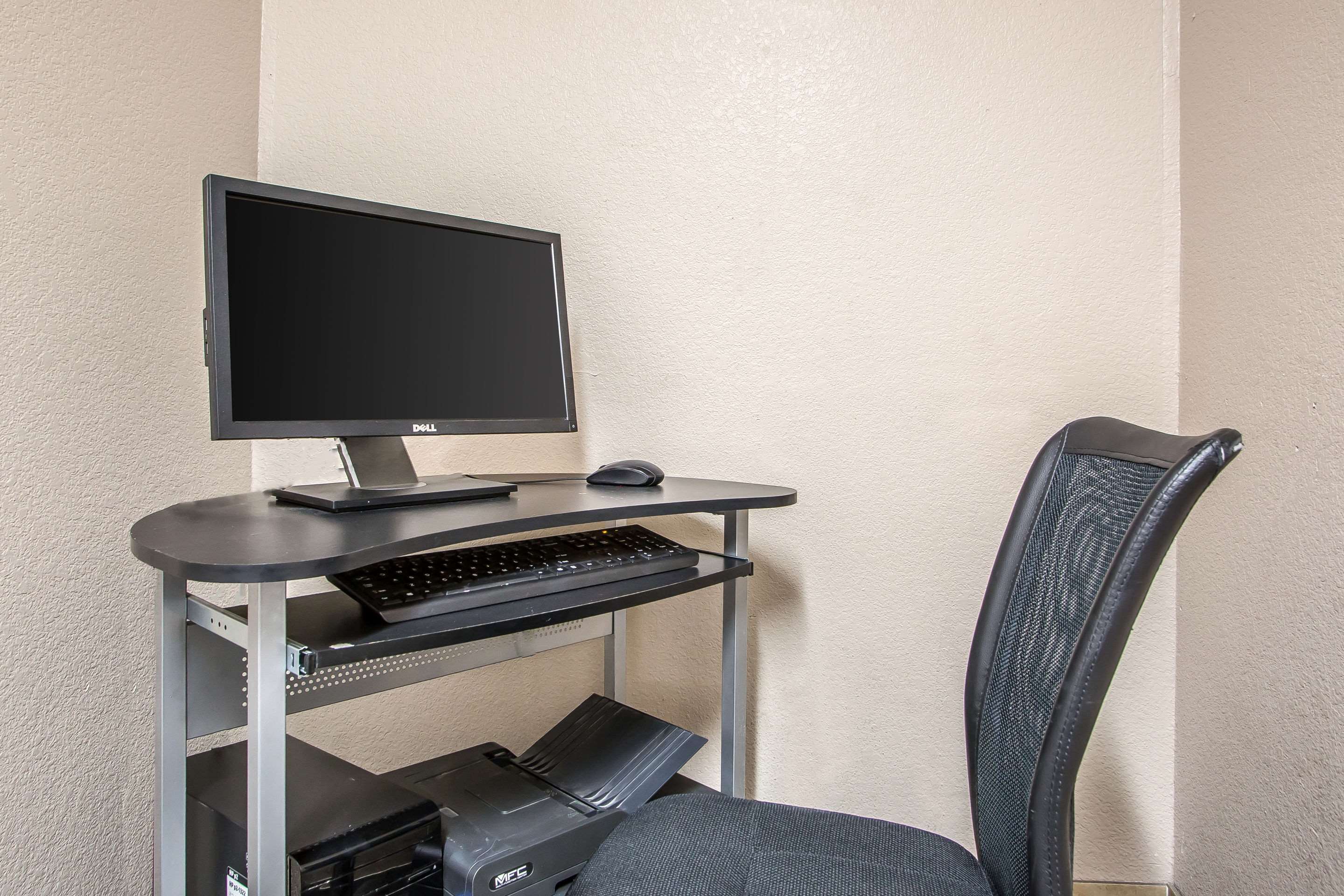 Business center | Quality Inn & Suites West Bend
