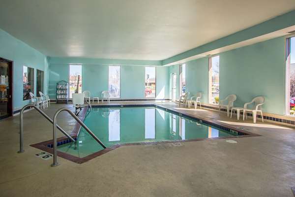Pool - Quality Inn & Suites West Bend