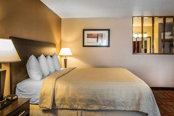 Suite - Quality Inn & Suites West Bend
