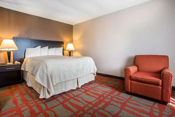 Suite - Quality Inn & Suites West Bend