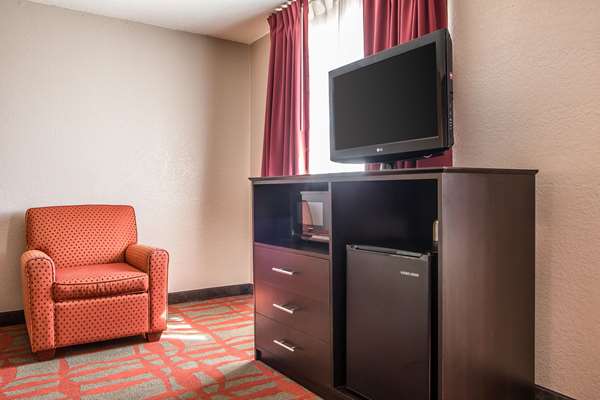 Suite - Quality Inn & Suites West Bend