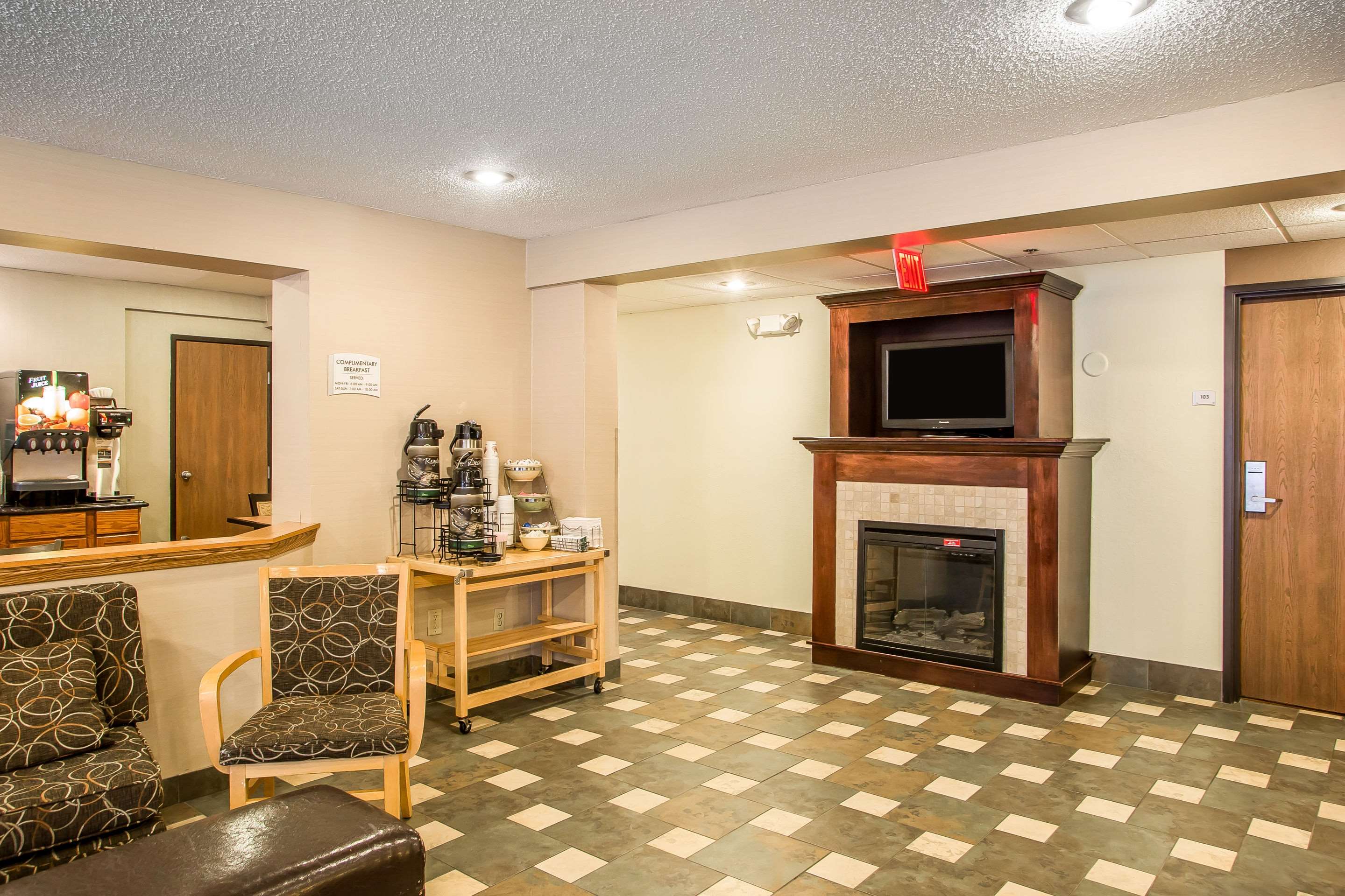 Breakfast area | Quality Inn & Suites