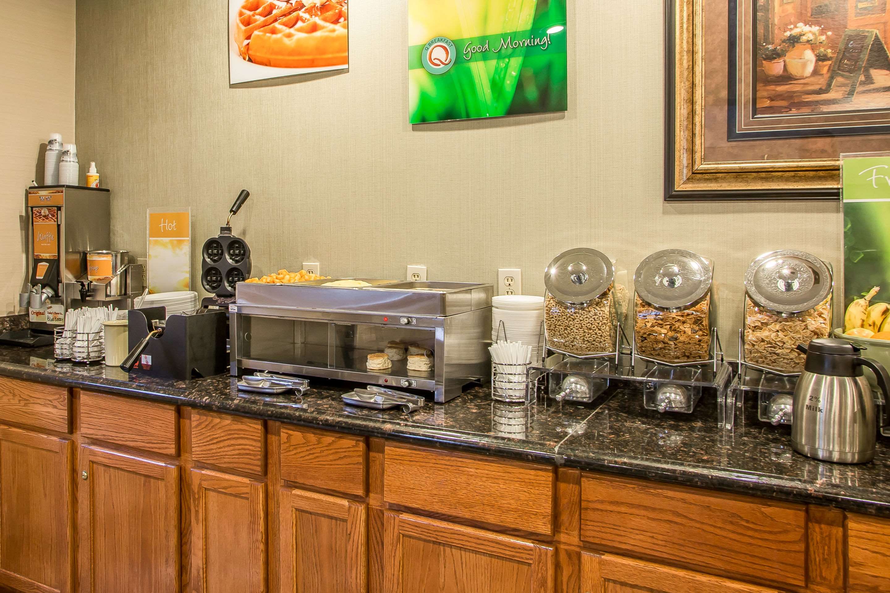 Breakfast area | Quality Inn & Suites