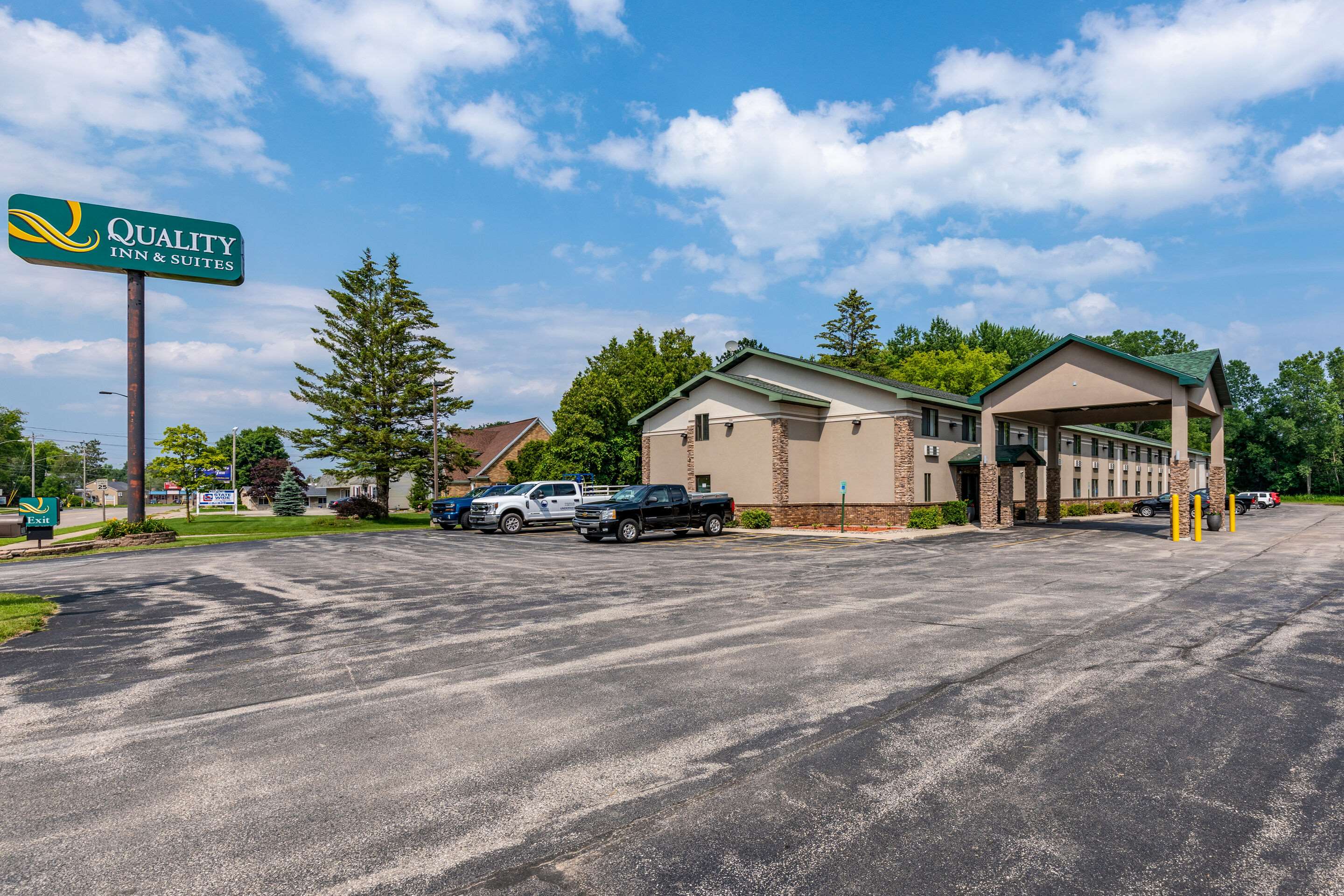 Hotel exterior | Quality Inn & Suites