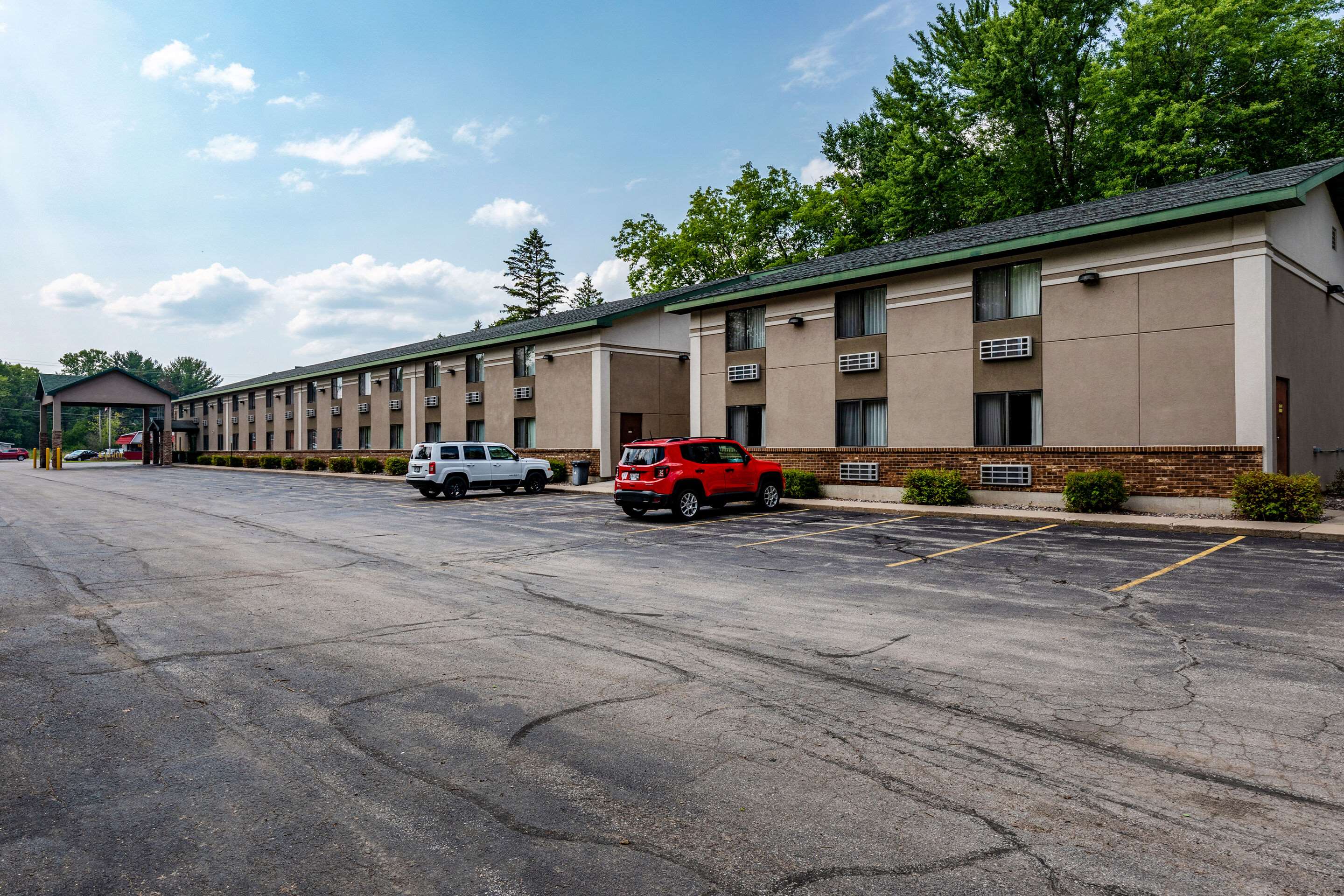 Hotel exterior | Quality Inn & Suites
