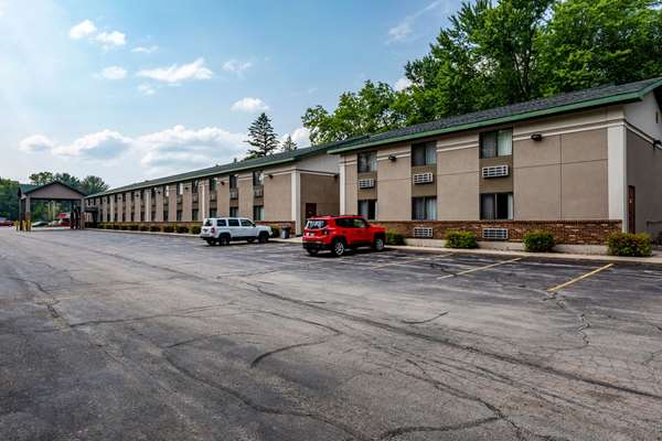 Exterior view - Quality Inn & Suites Marinette