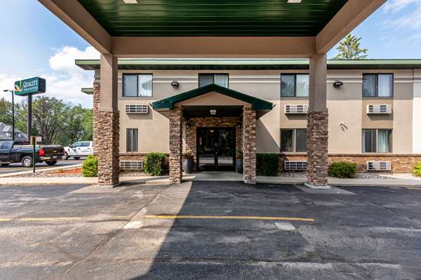 Exterior view - Quality Inn & Suites Marinette