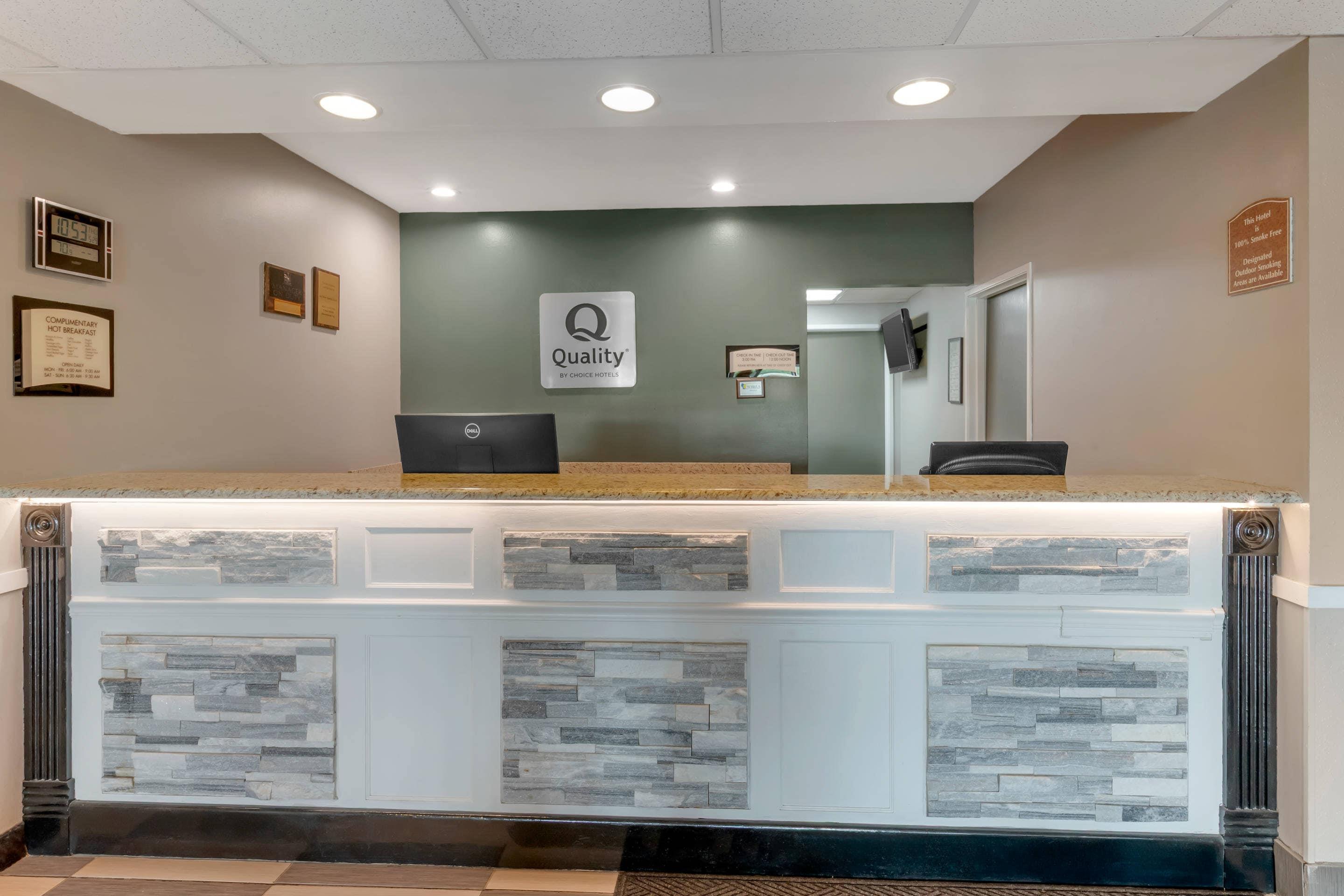 Hotel lobby | Quality Inn Mauston