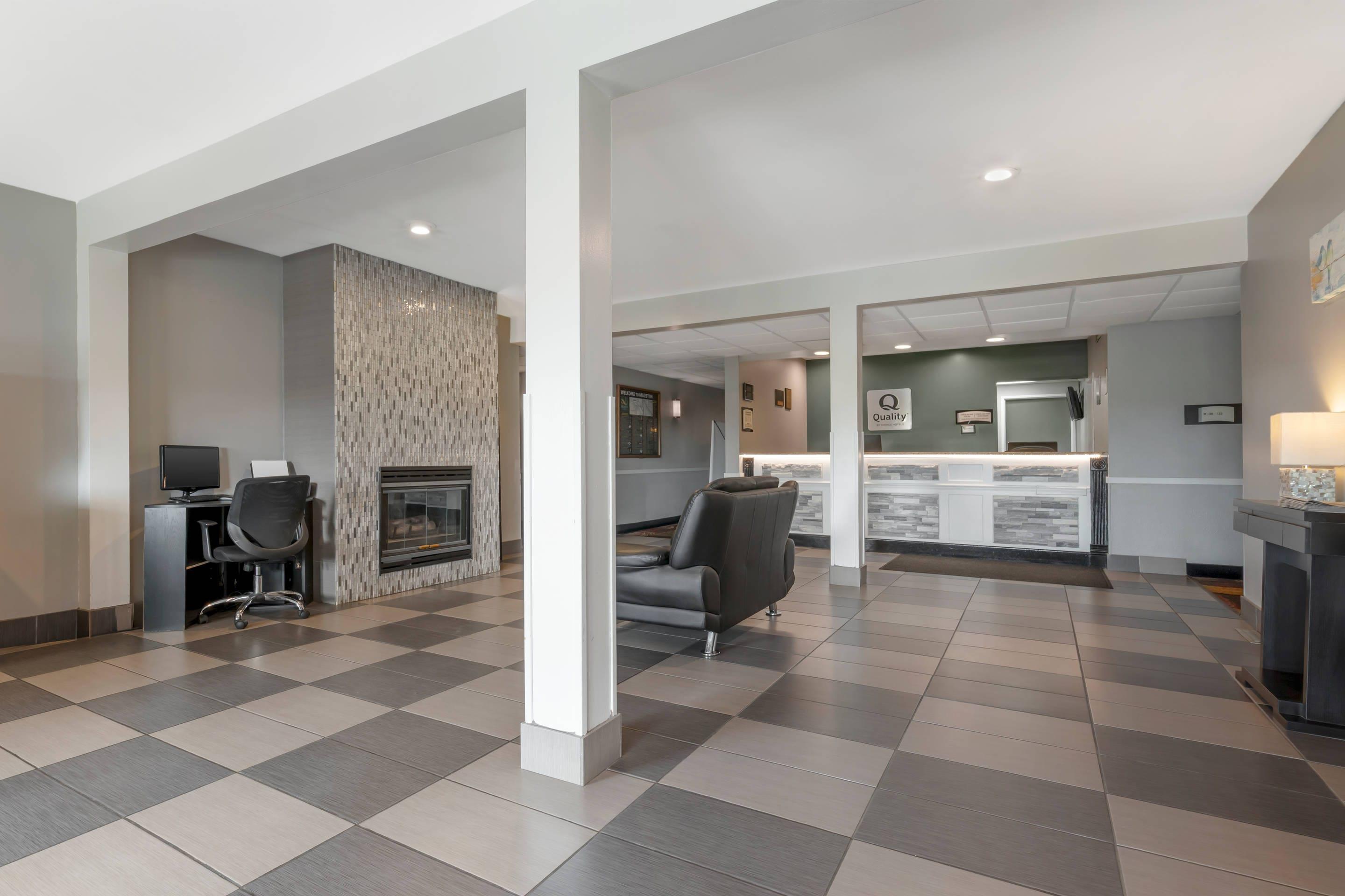 Hotel lobby | Quality Inn Mauston