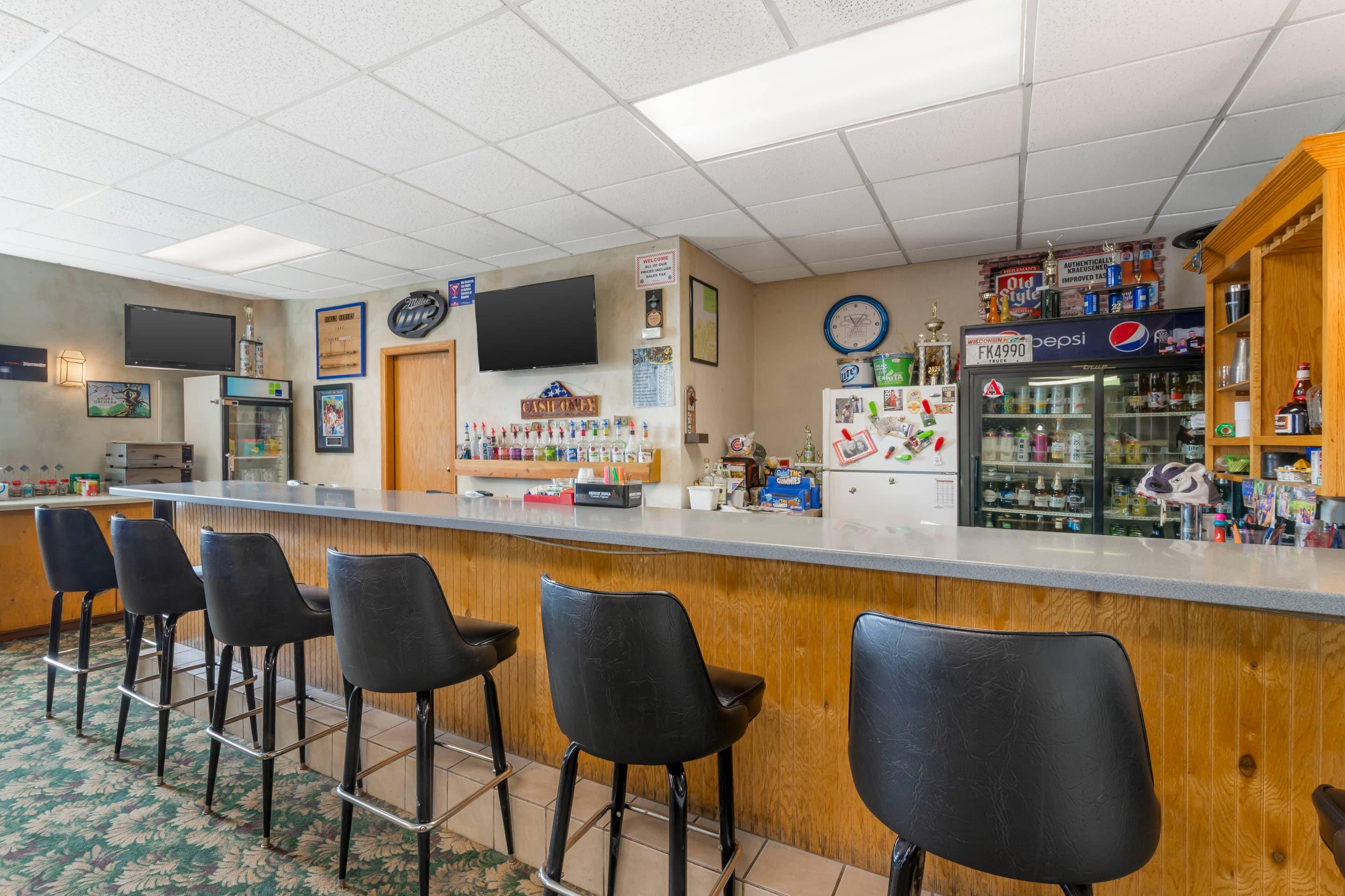 Hotel Bar | Quality Inn Mauston