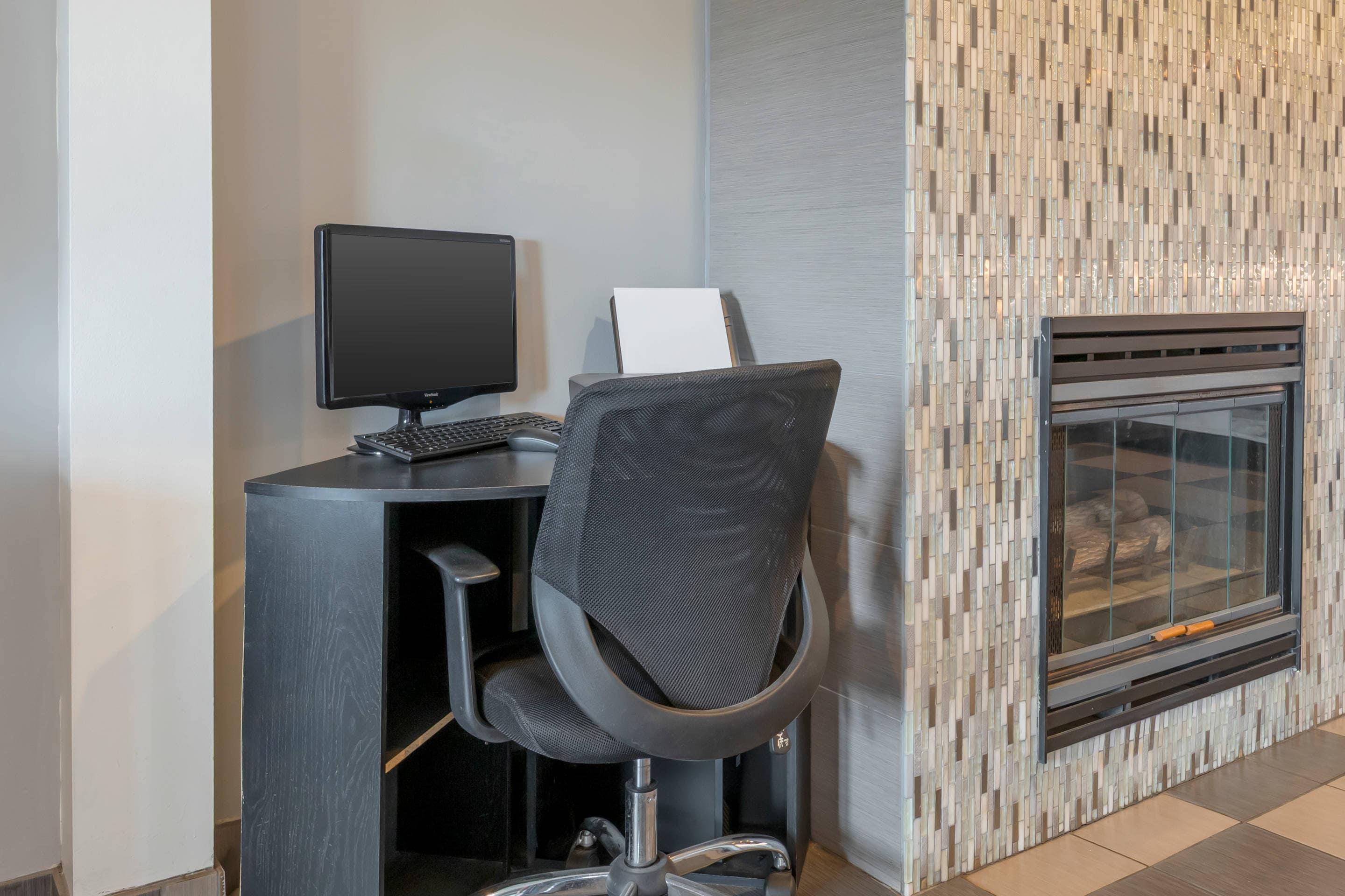 Computer in the lobby | Quality Inn Mauston