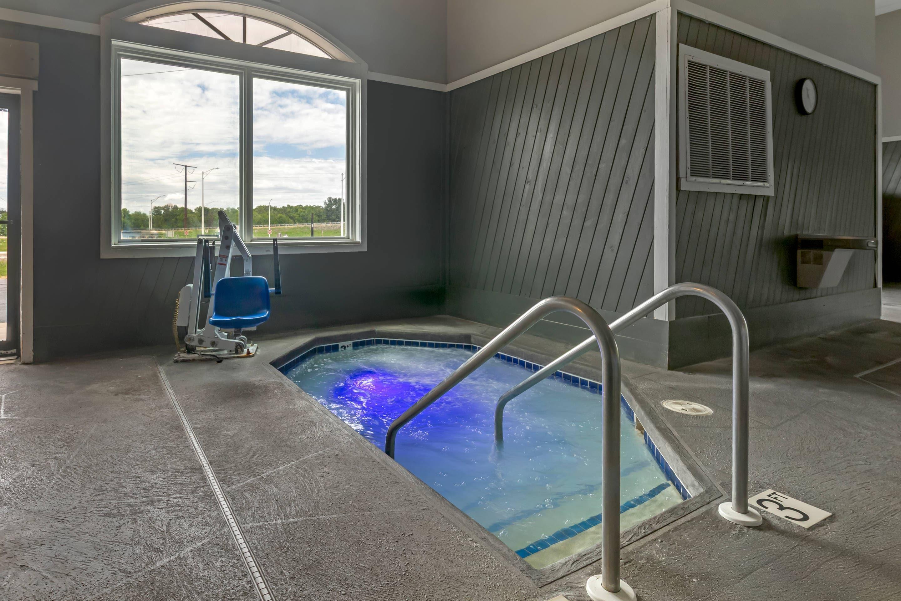 Indoor pool | Quality Inn Mauston